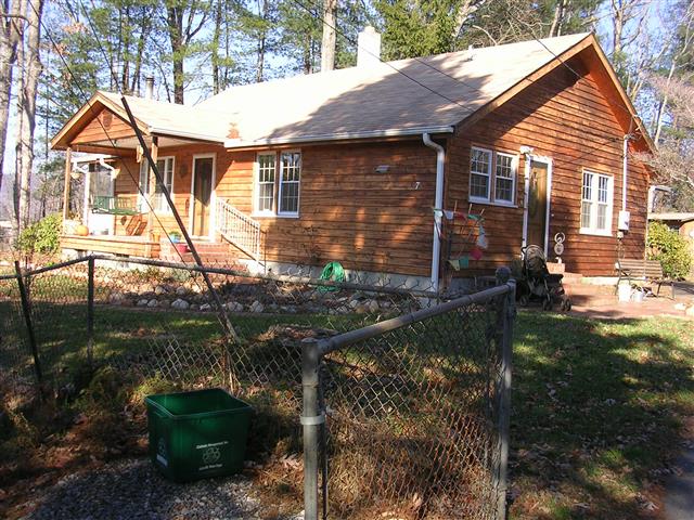 A picture of the property located at 7 BROADVIEW DR, ASHEVILLE NC 28803.