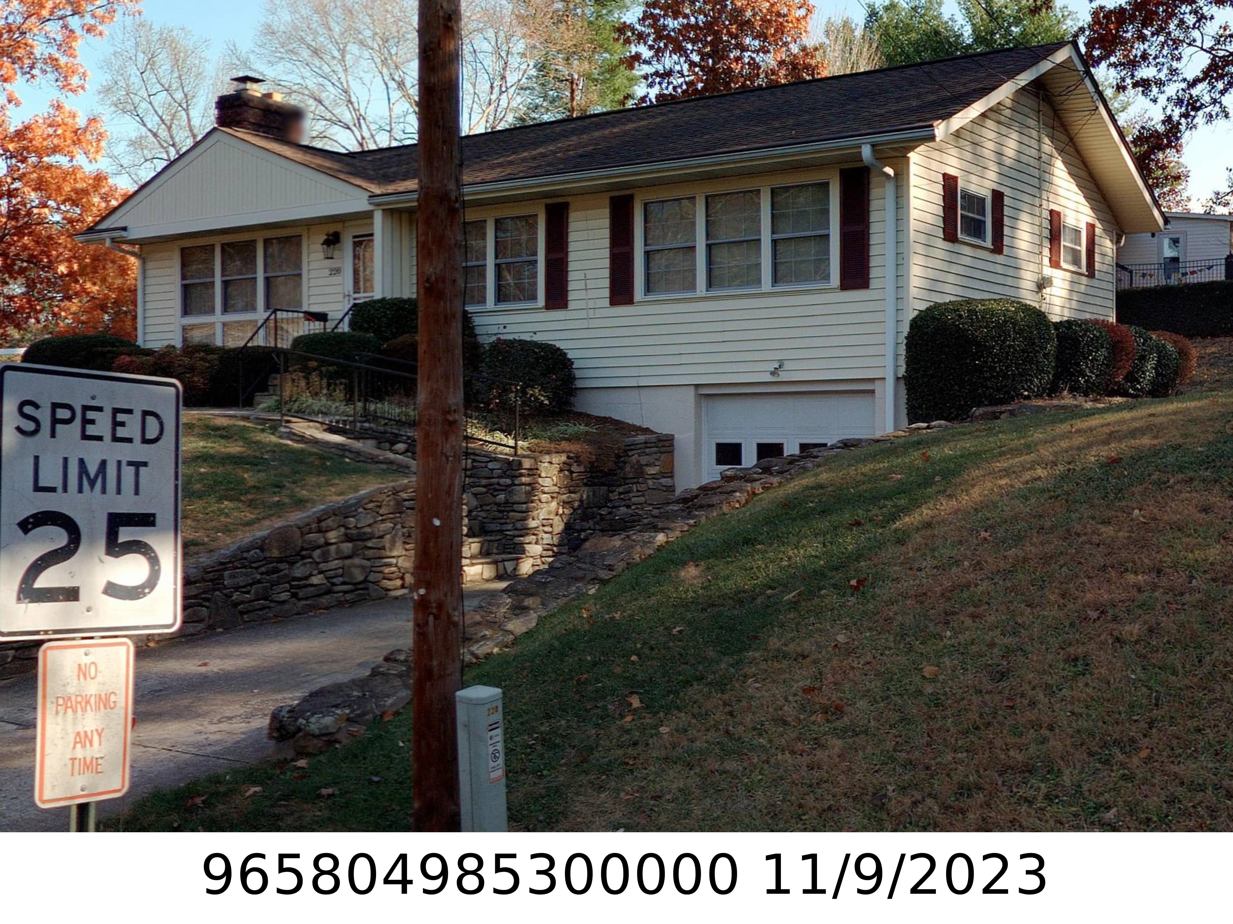 A picture of the property located at 220 WHITE PINE DR, ASHEVILLE NC 28805.