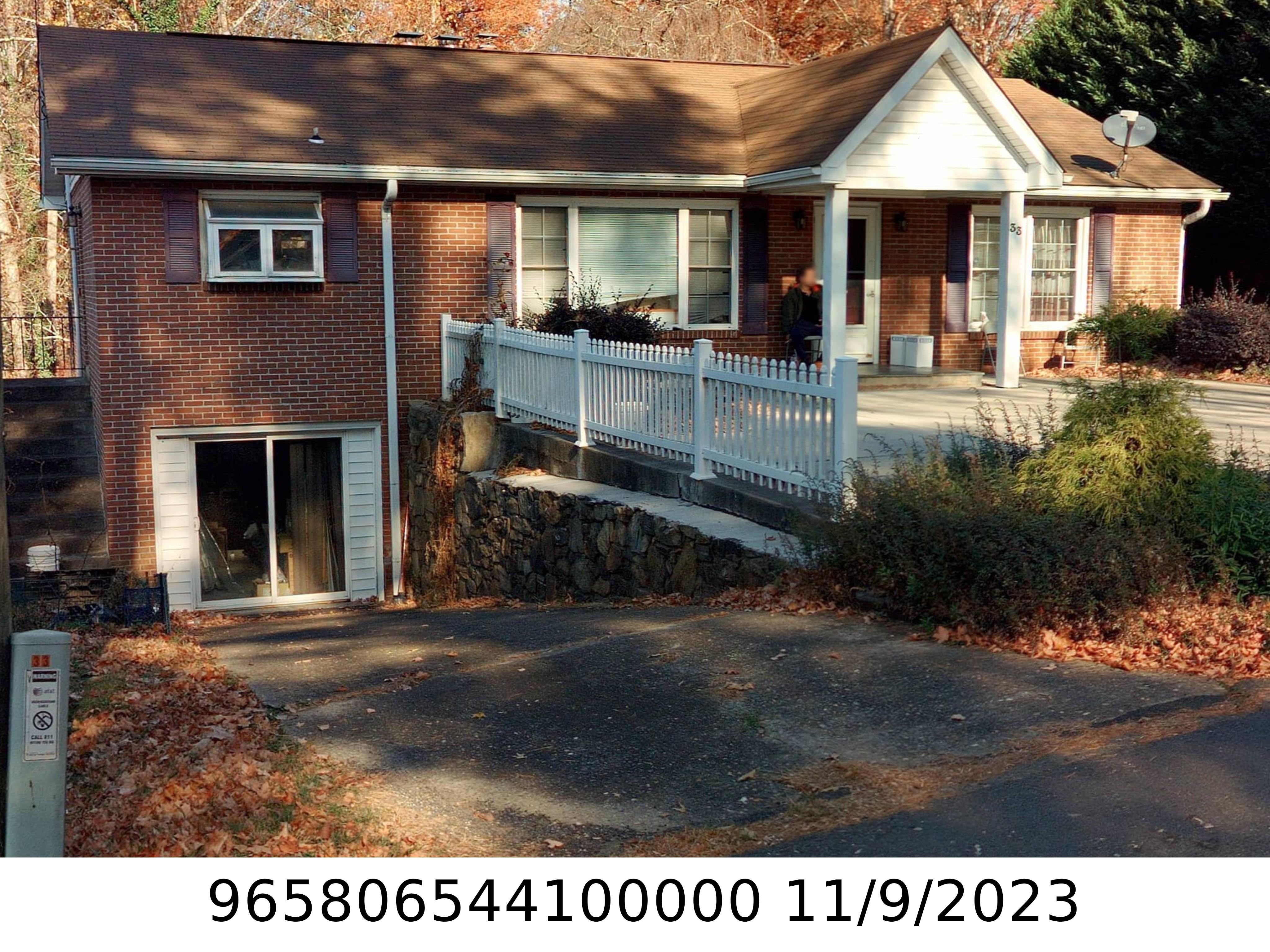 A picture of the property located at 33 WHITE PINE DR, ASHEVILLE NC 28805.