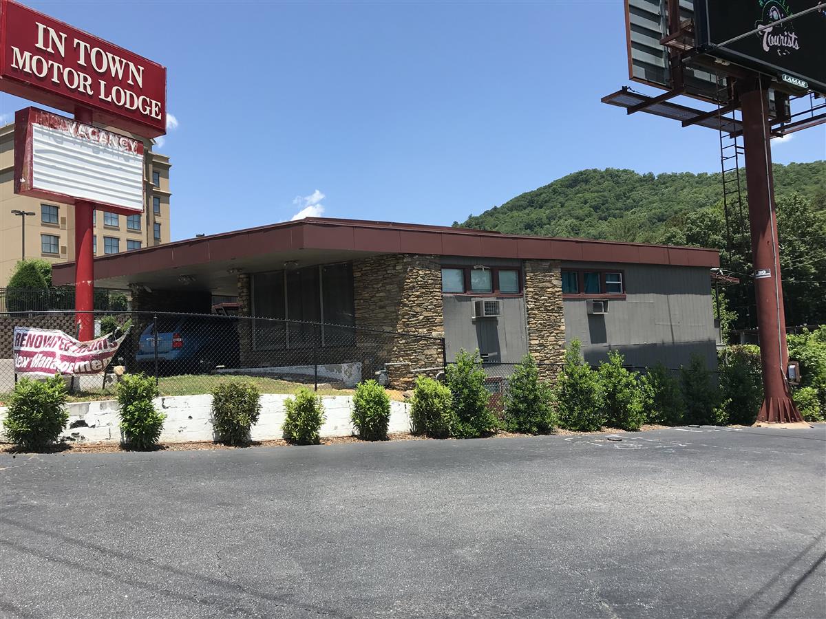 A picture of the property located at 100 TUNNEL RD # 114, ASHEVILLE NC 28805.