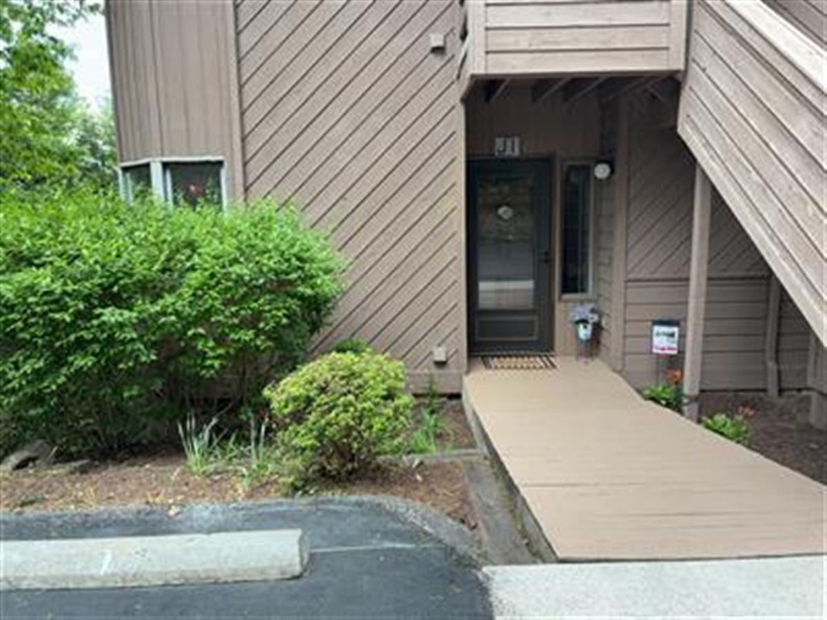 A picture of the property located at 305 PINEY MOUNTAIN DR # J1, ASHEVILLE NC 28805.