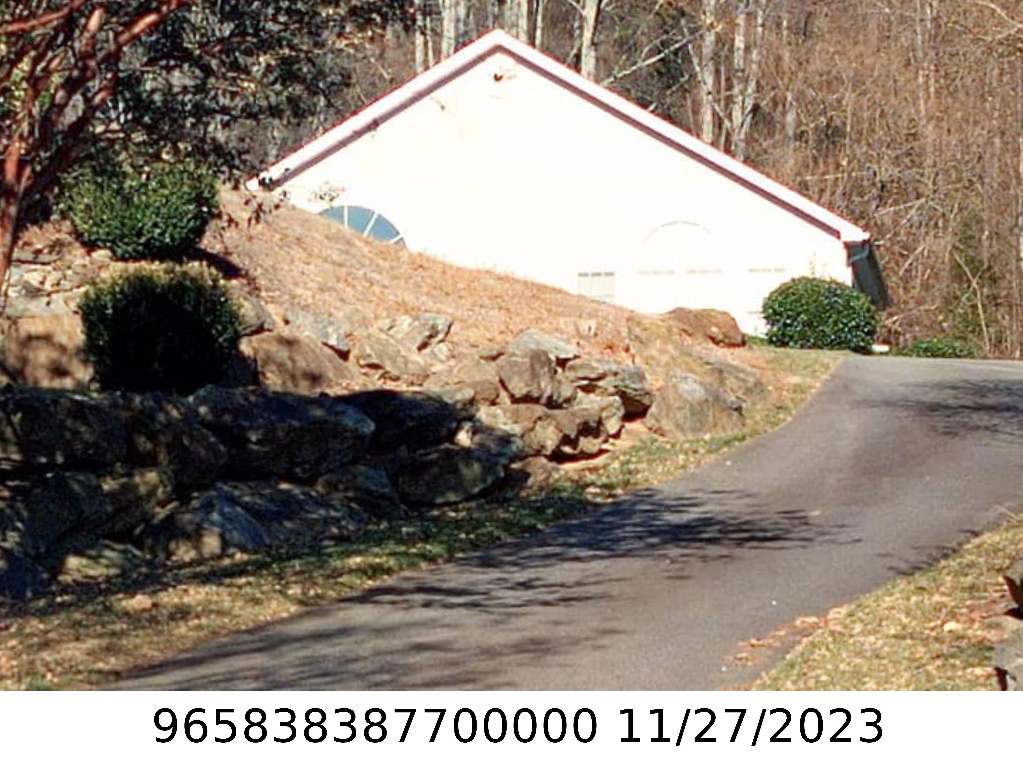 A picture of the property located at 37 STONEBRIDGE DR, ASHEVILLE NC 28805.