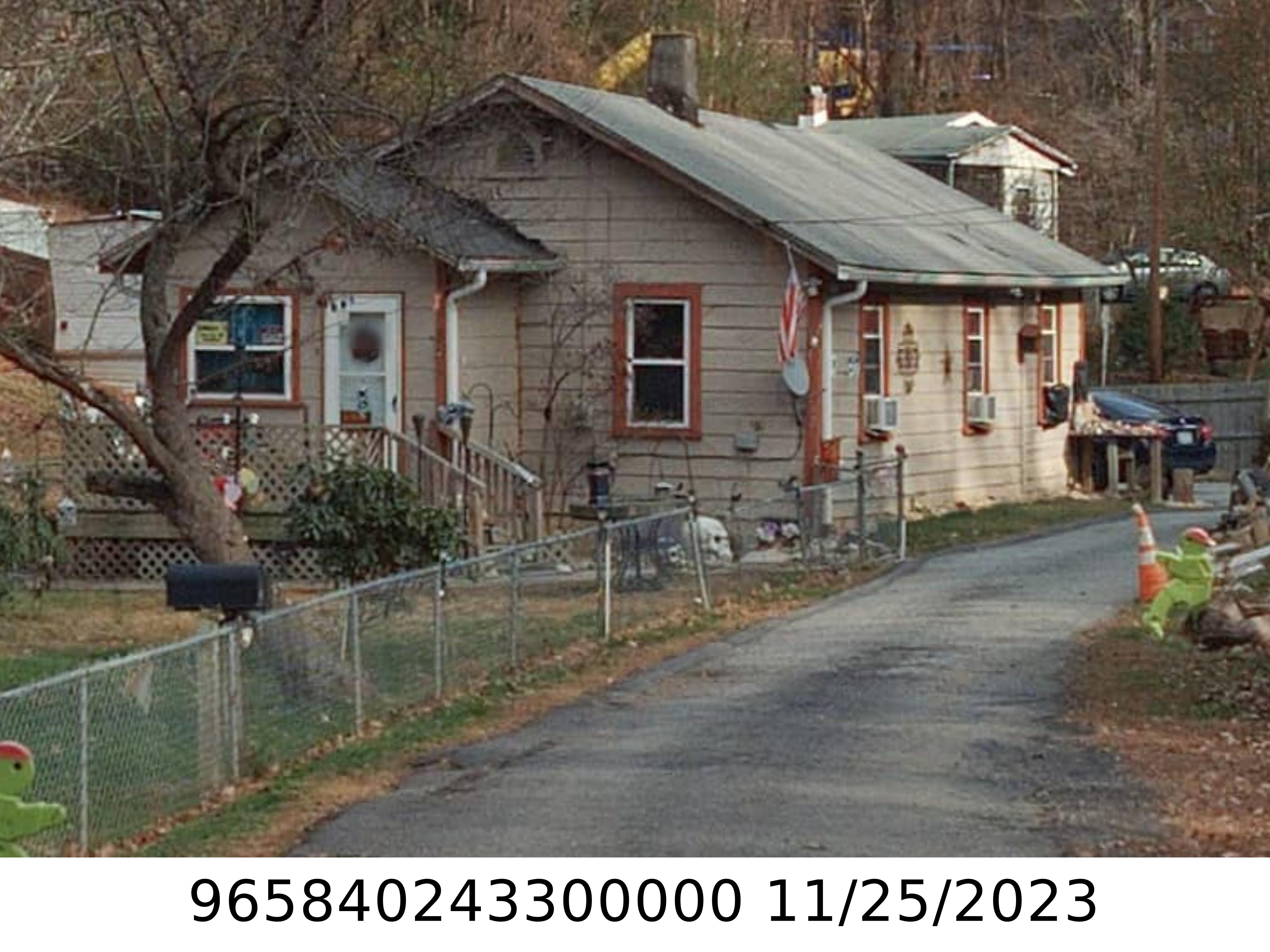 A picture of the property located at 42 LITTLE BILLY LN, ASHEVILLE NC 28803.