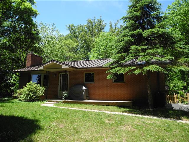 A picture of the property located at 40 GOVERNORS VIEW RD, ASHEVILLE NC 28805.