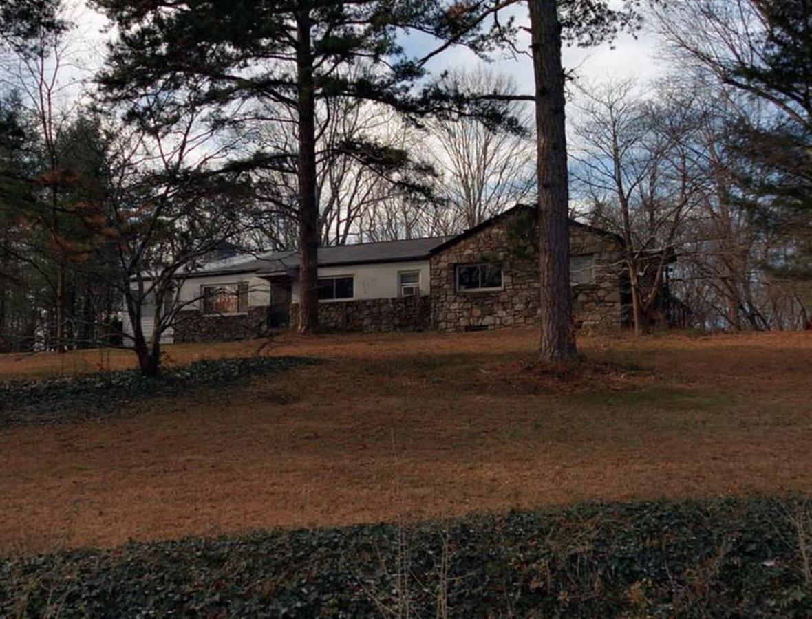 A picture of the property located at 136 GOVERNORS VIEW RD, ASHEVILLE NC 28805.