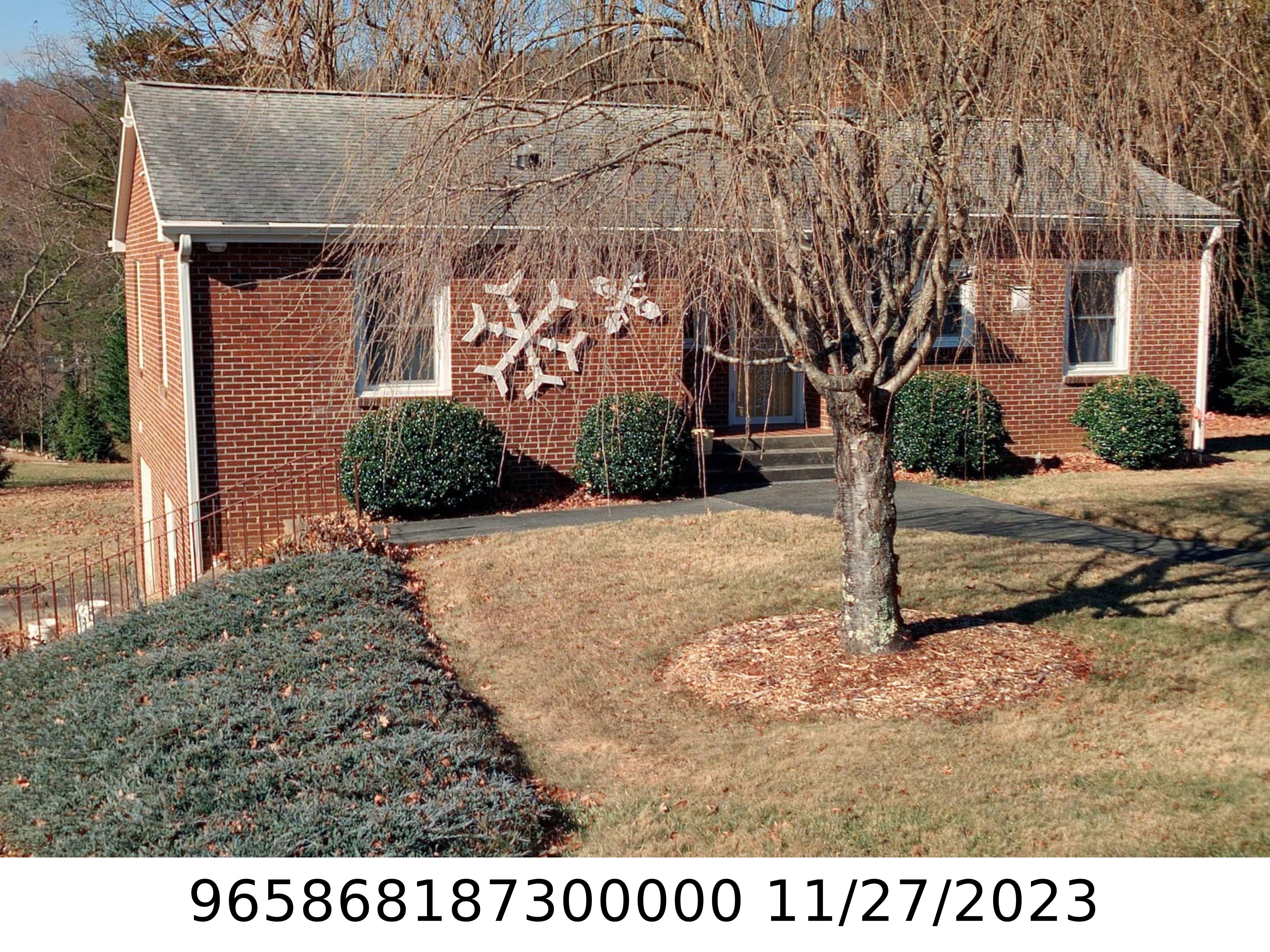 A picture of the property located at 1 PLATEAU RD, ASHEVILLE NC 28805.