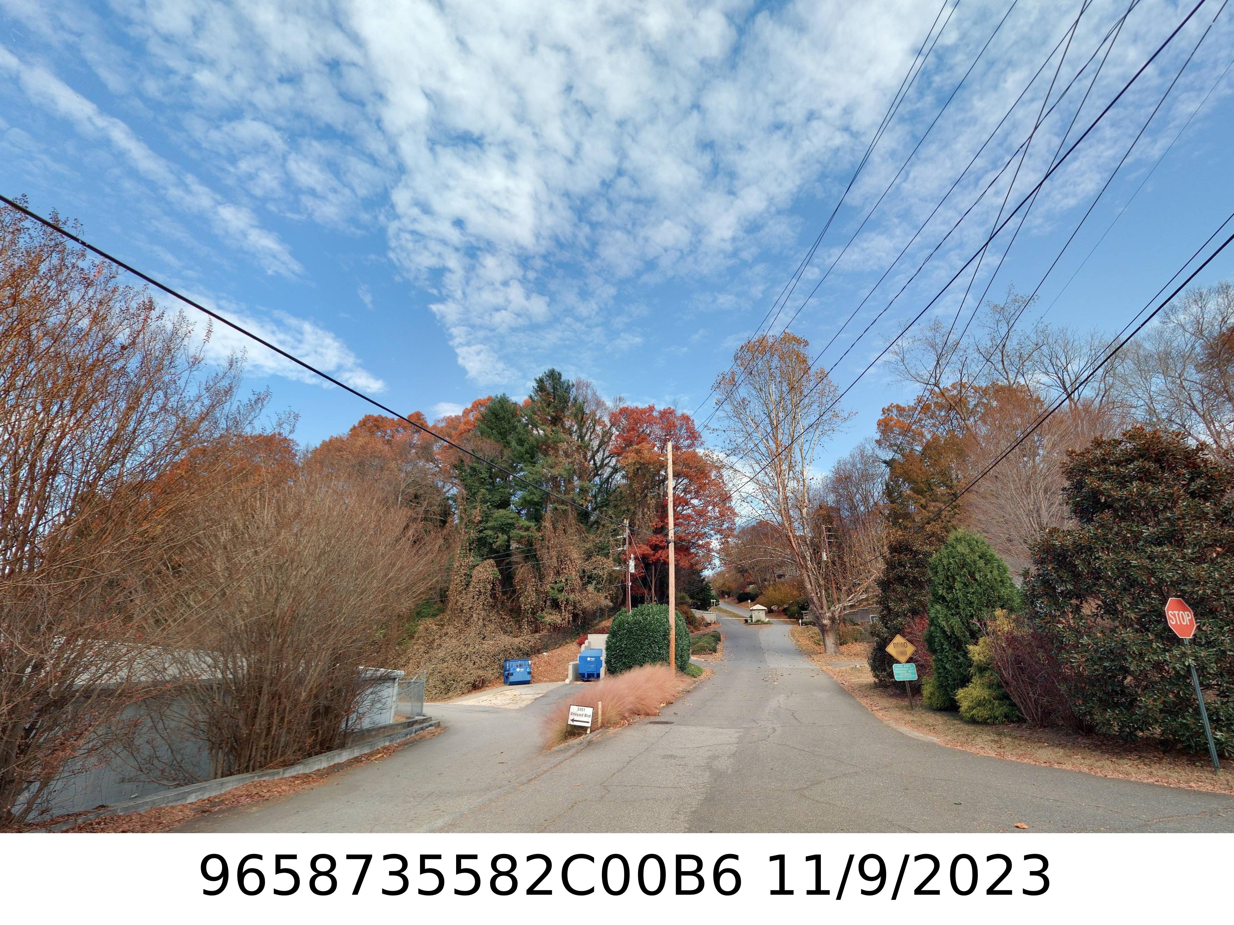 A picture of the property located at 206 ABBEY CIR, ASHEVILLE NC 28805.
