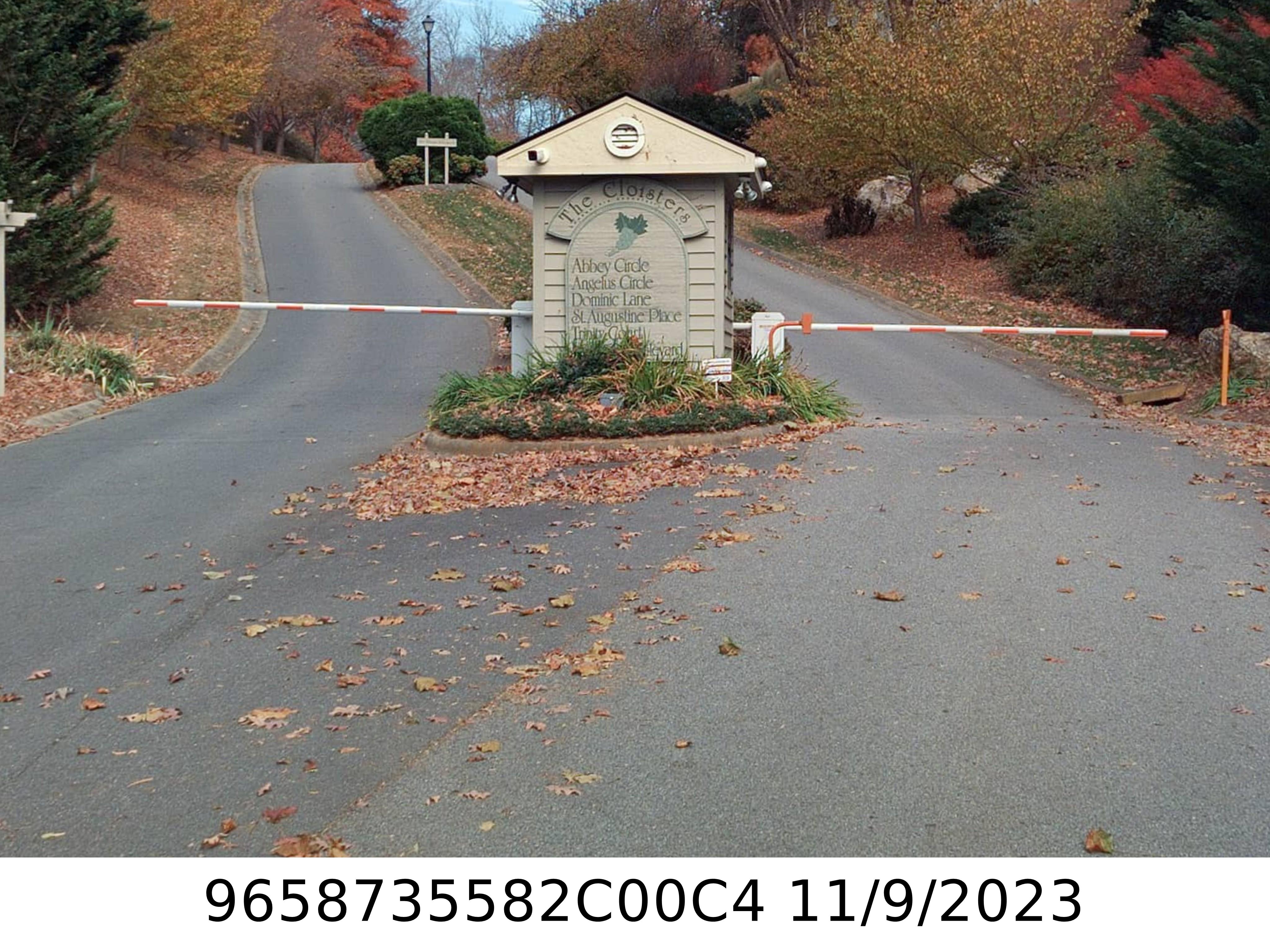 A picture of the property located at 304 ABBEY CIR, ASHEVILLE NC 28805.