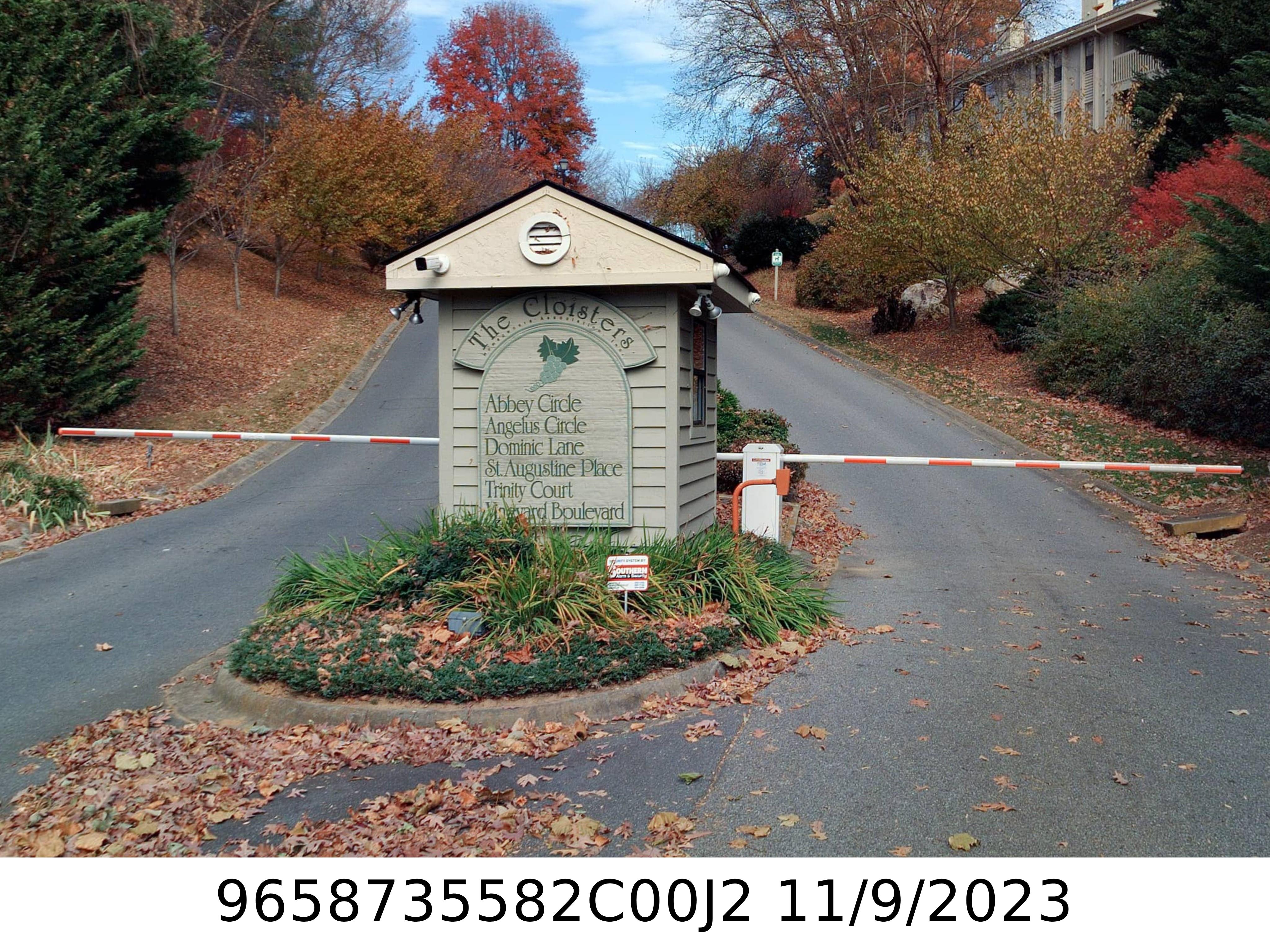 A picture of the property located at 1002 ABBEY CIR, ASHEVILLE NC 28805.