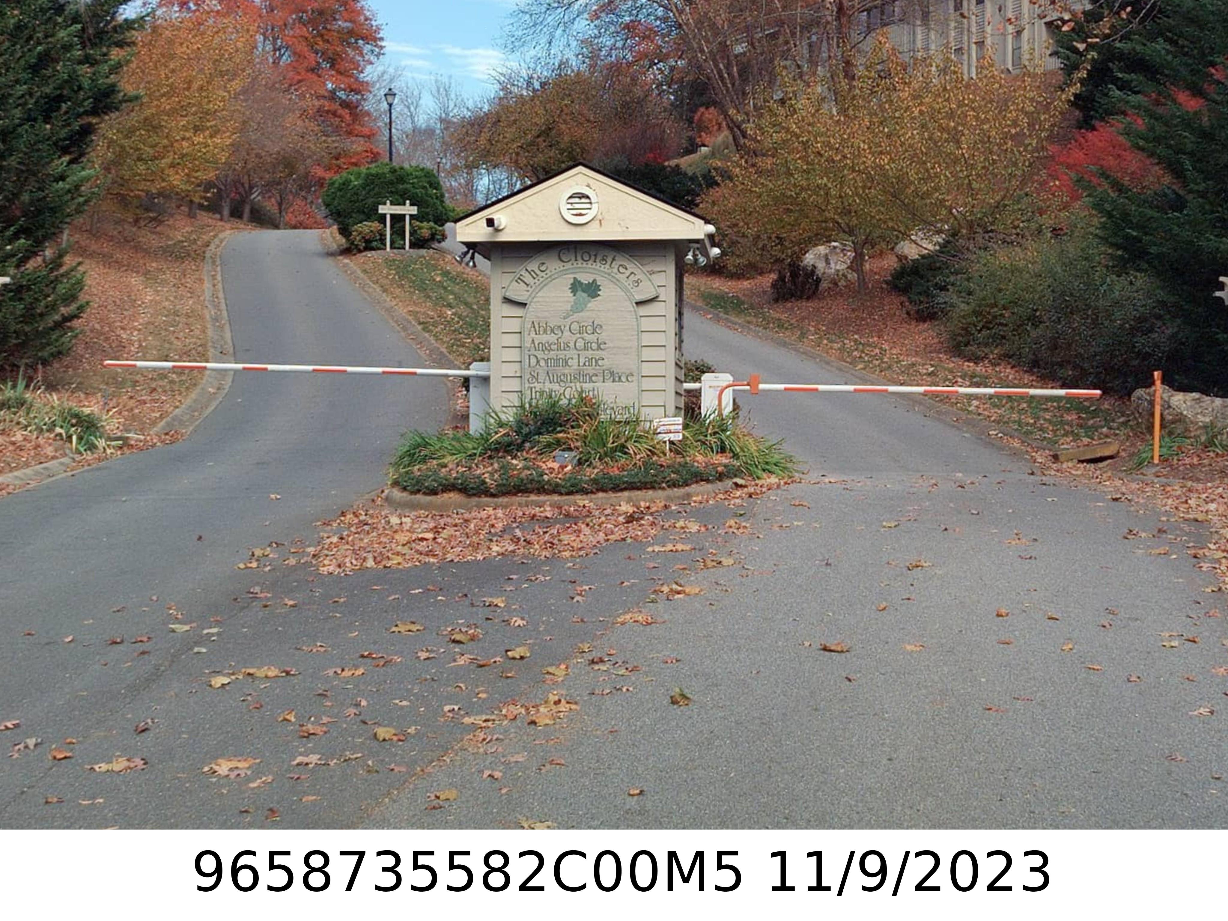 A picture of the property located at 1305 ABBEY CIR, ASHEVILLE NC 28805.