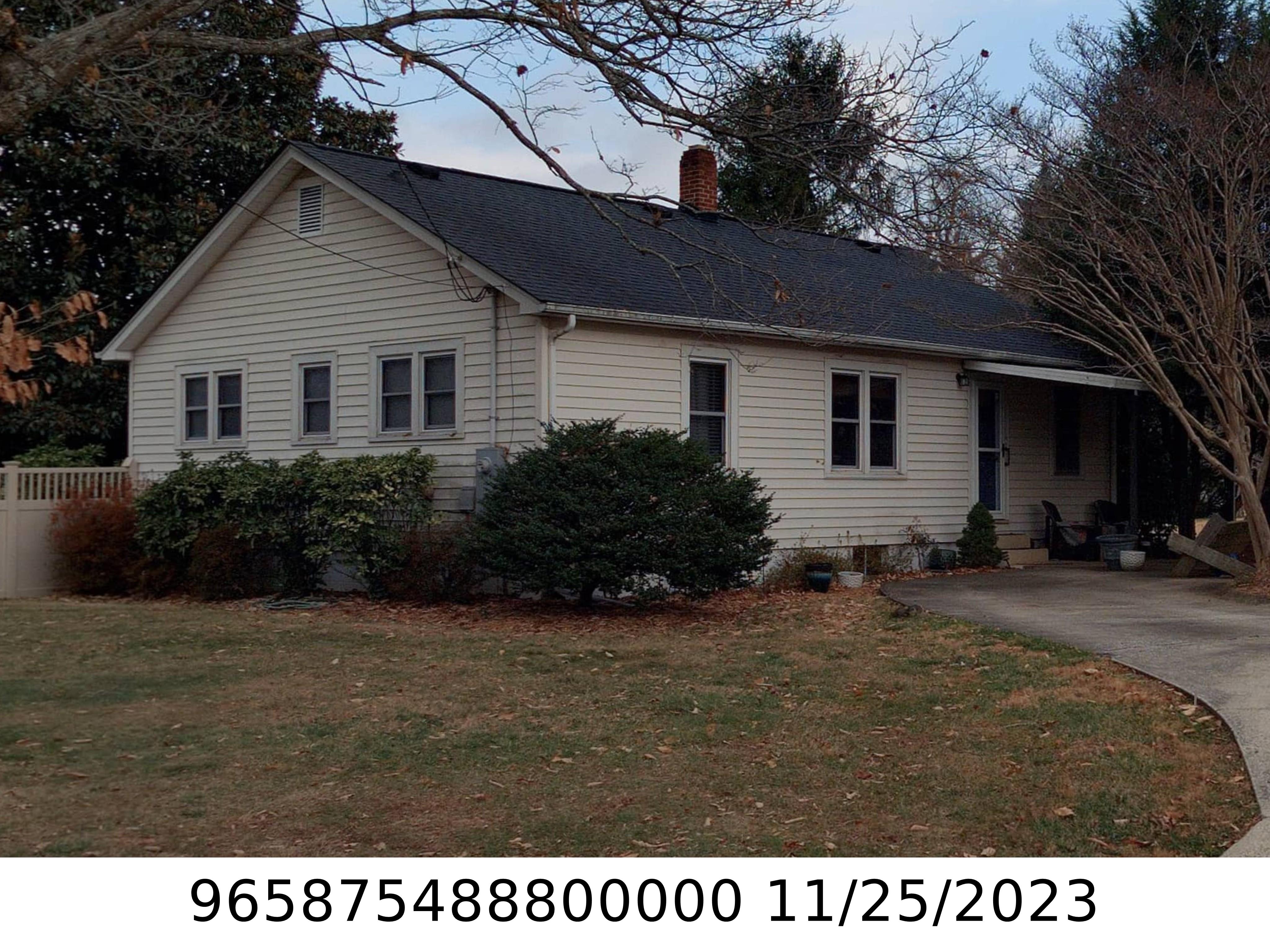 A picture of the property located at 203 GOVERNORS VIEW RD, ASHEVILLE NC 28805.