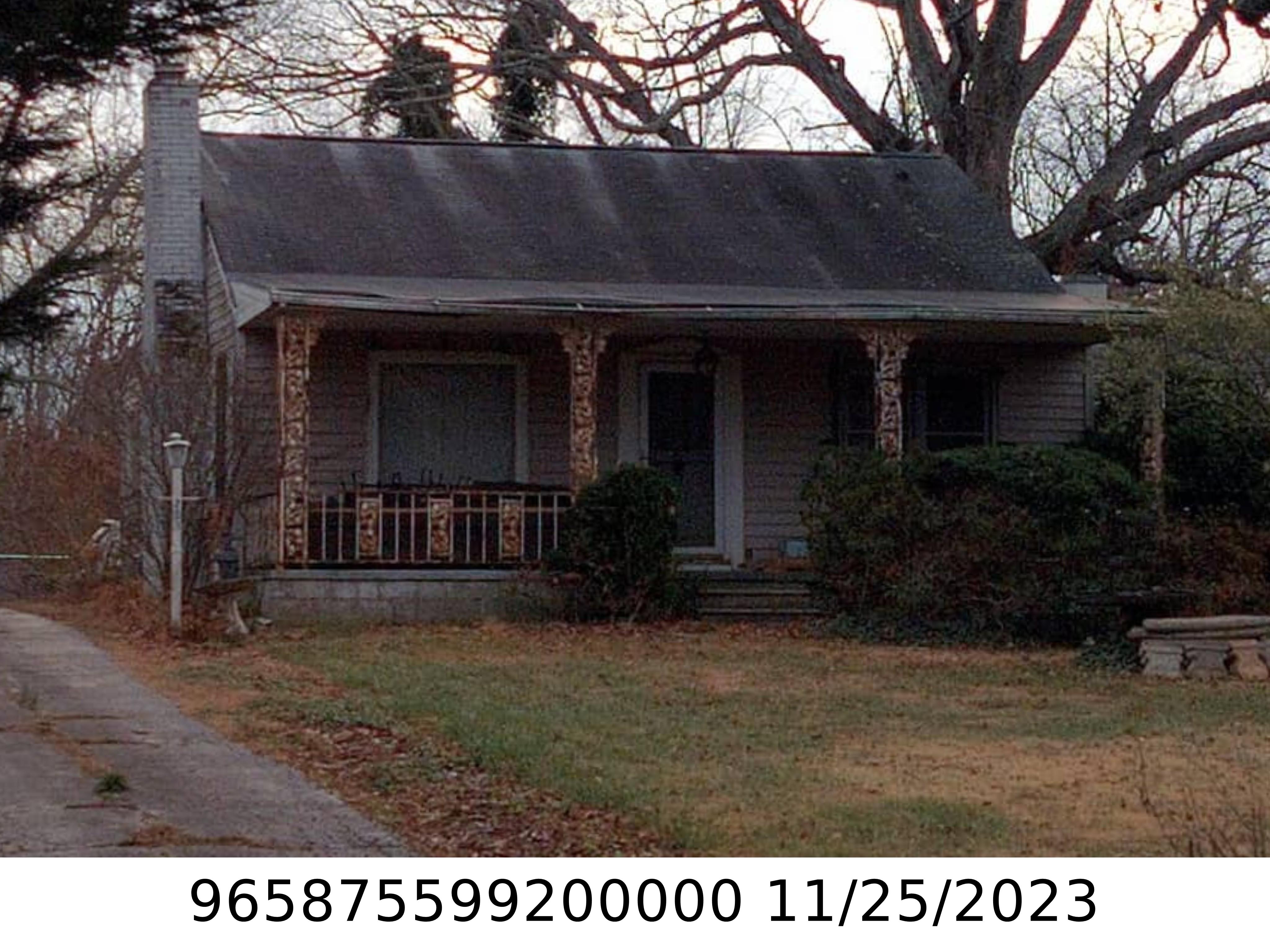 A picture of the property located at 207 GOVERNORS VIEW RD, ASHEVILLE NC 28805.
