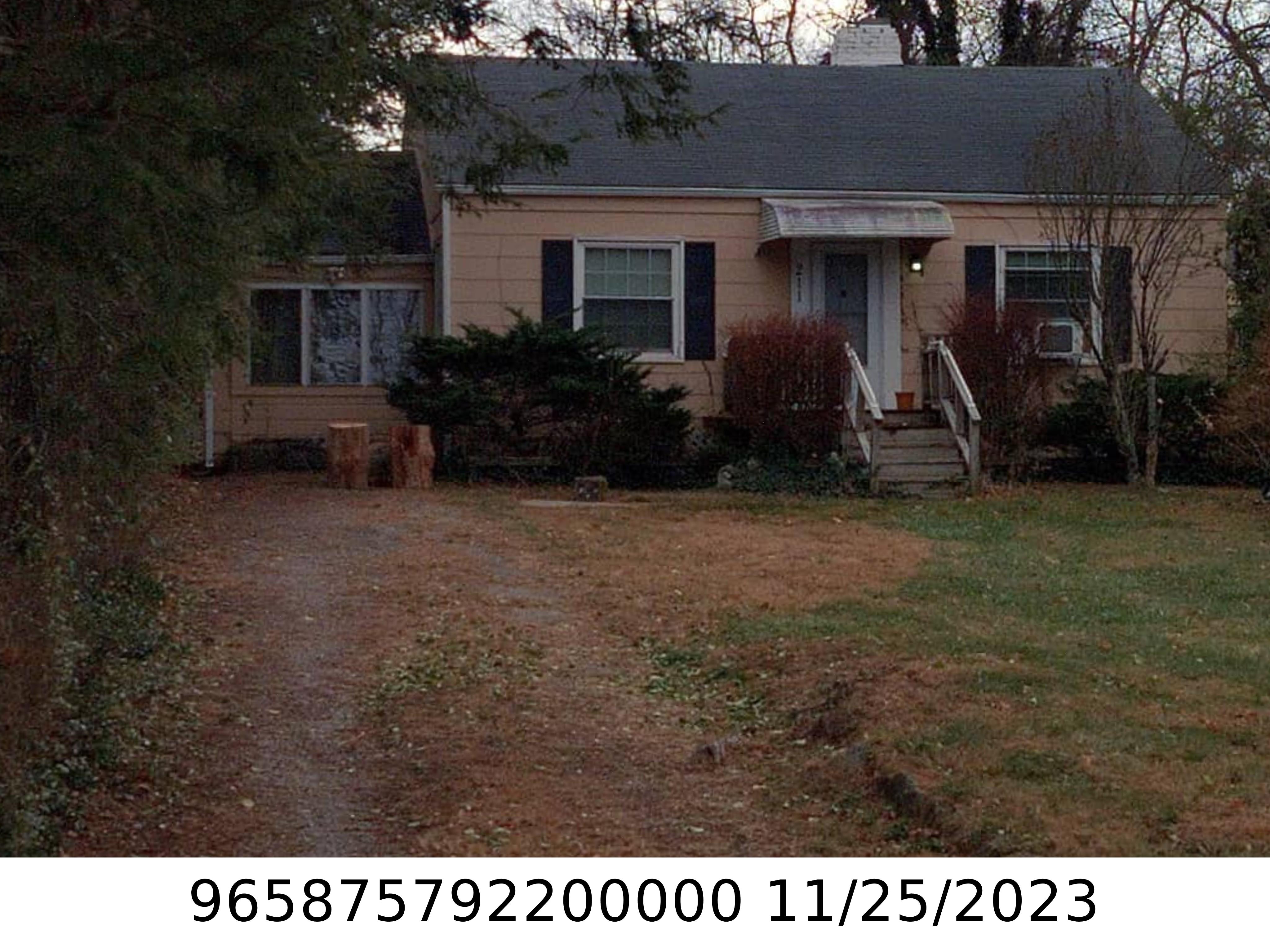A picture of the property located at 211 GOVERNORS VIEW RD, ASHEVILLE NC 28805.