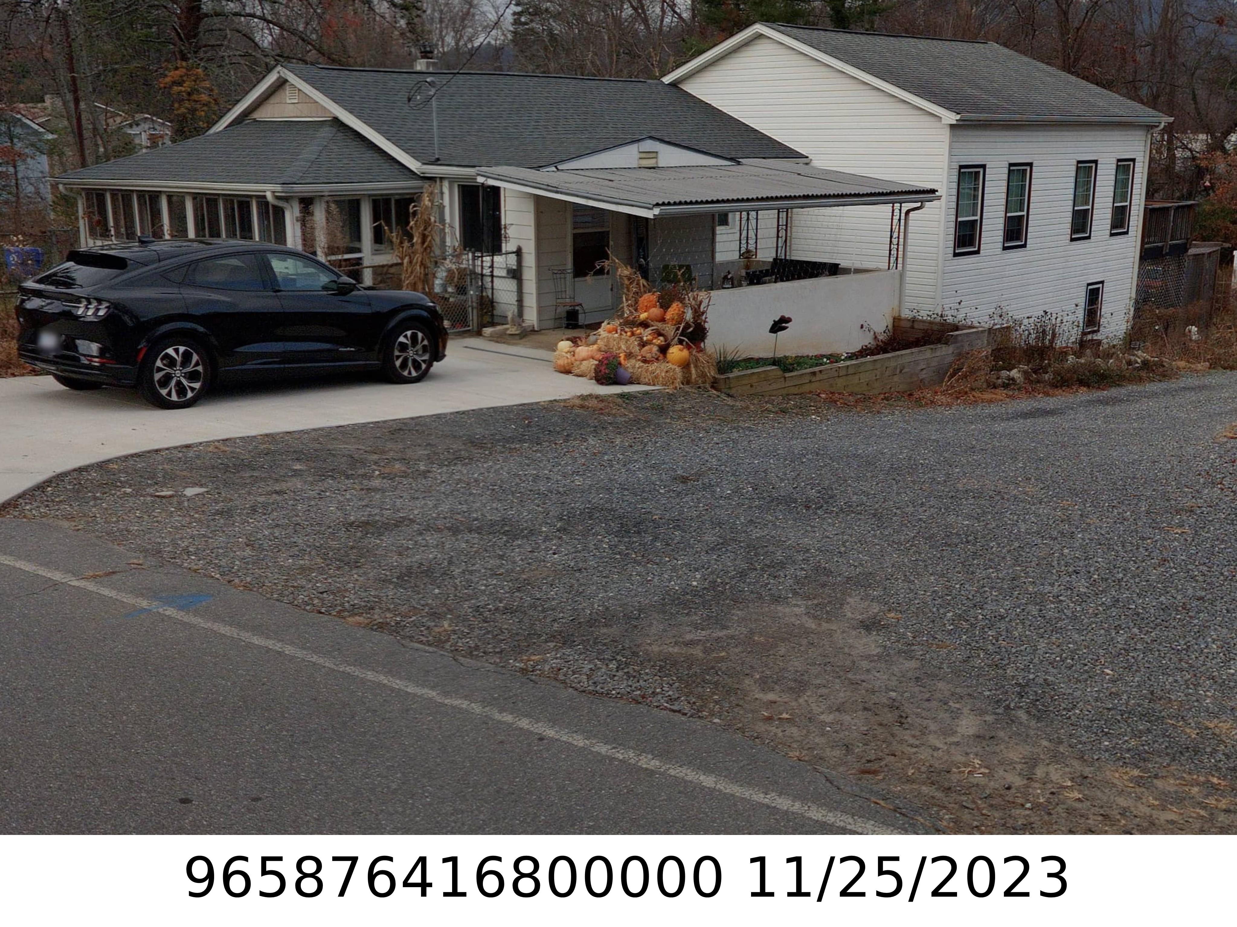 A picture of the property located at 204 GOVERNORS VIEW RD, ASHEVILLE NC 28805.