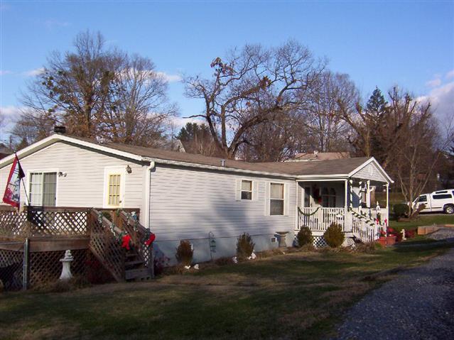 A picture of the property located at 206 GOVERNORS VIEW RD, ASHEVILLE NC 28805.