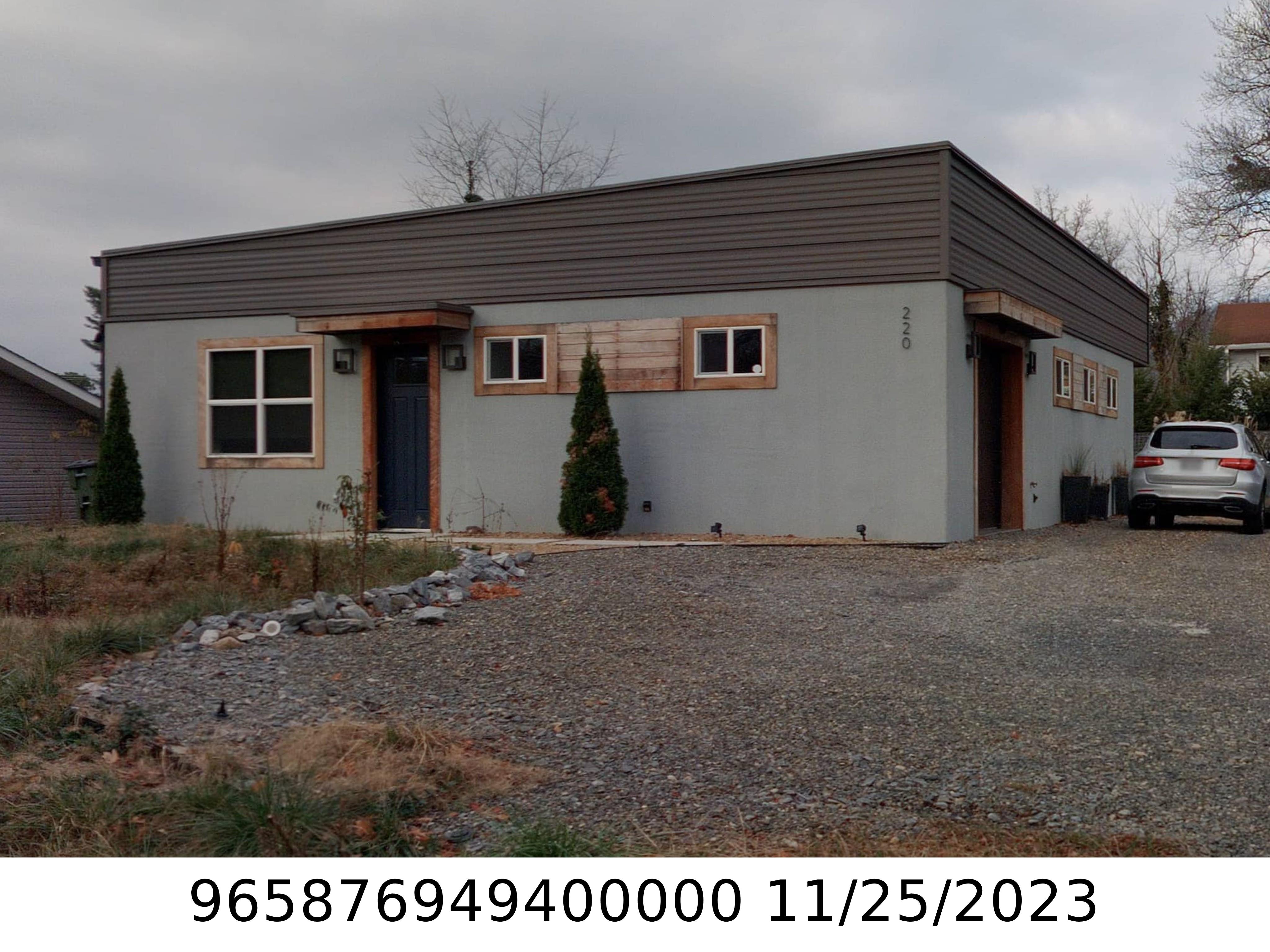 A picture of the property located at 220 GOVERNORS VIEW RD, ASHEVILLE NC 28805.