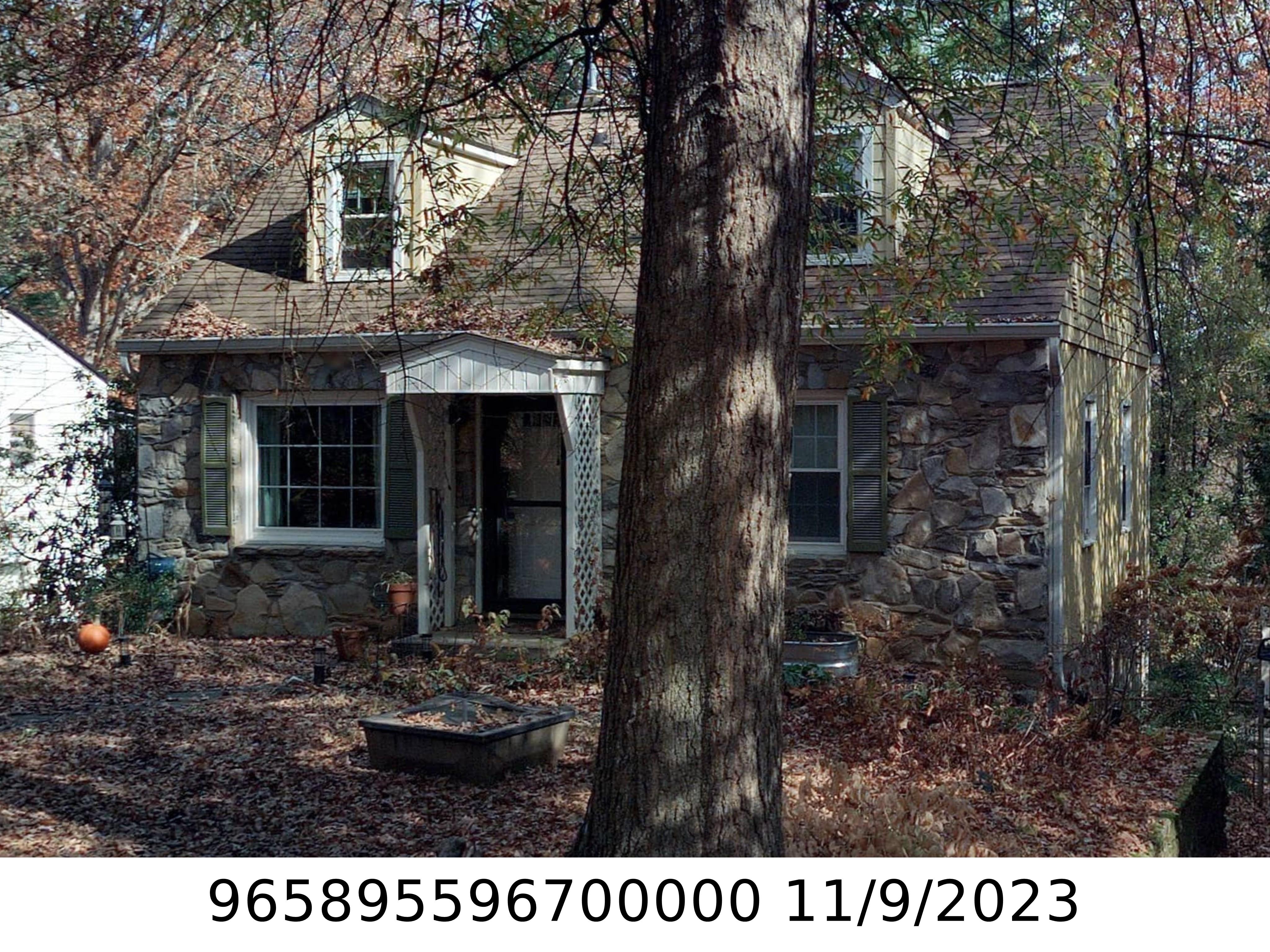 A picture of the property located at 107 KINGSGATE RD, ASHEVILLE NC 28805.