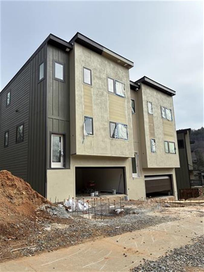 A picture of the property located at 21 MACALLAN LN, ASHEVILLE NC 28805.