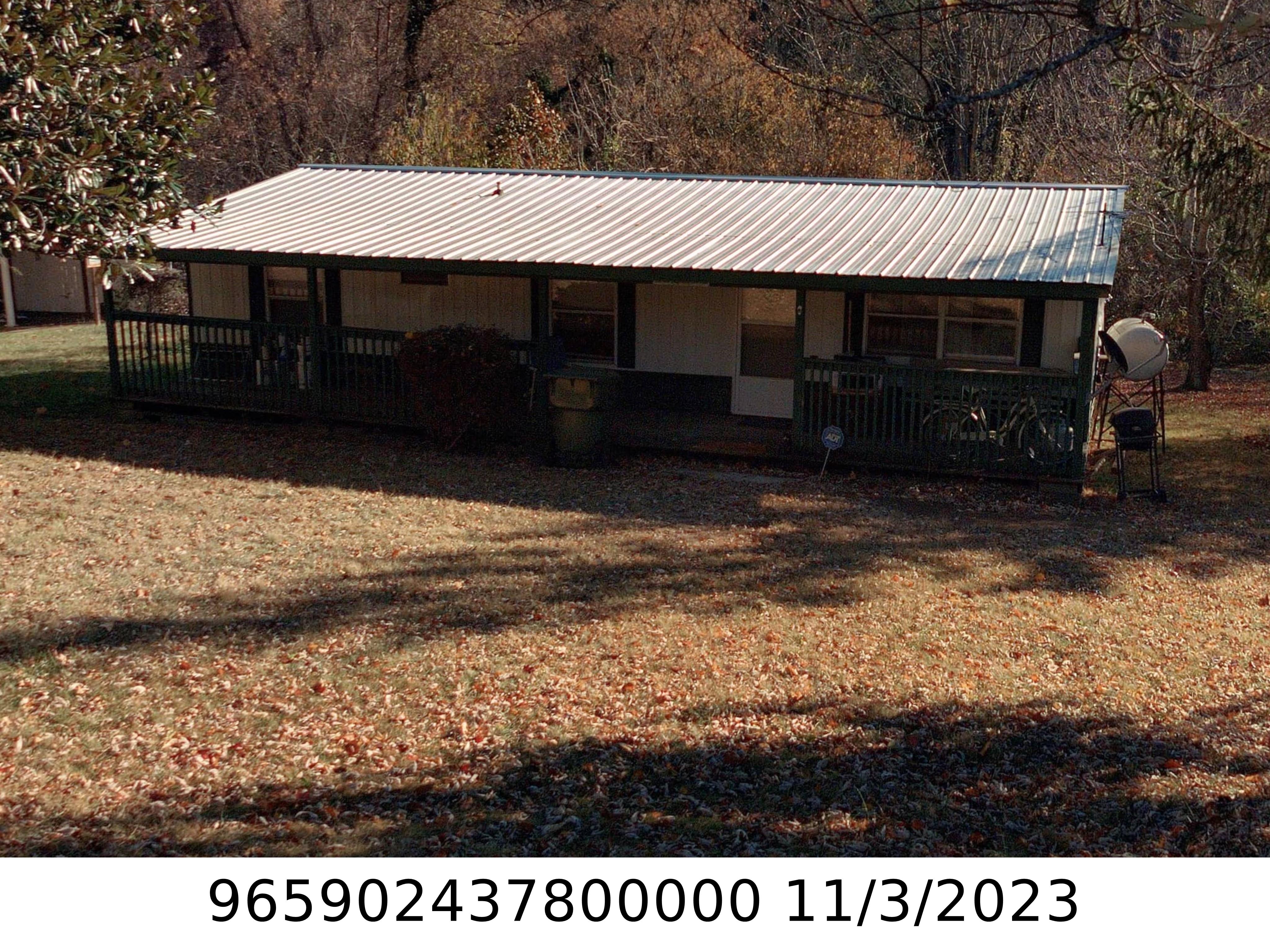 A picture of the property located at 141 CHUNNS COVE RD, ASHEVILLE NC 28805.
