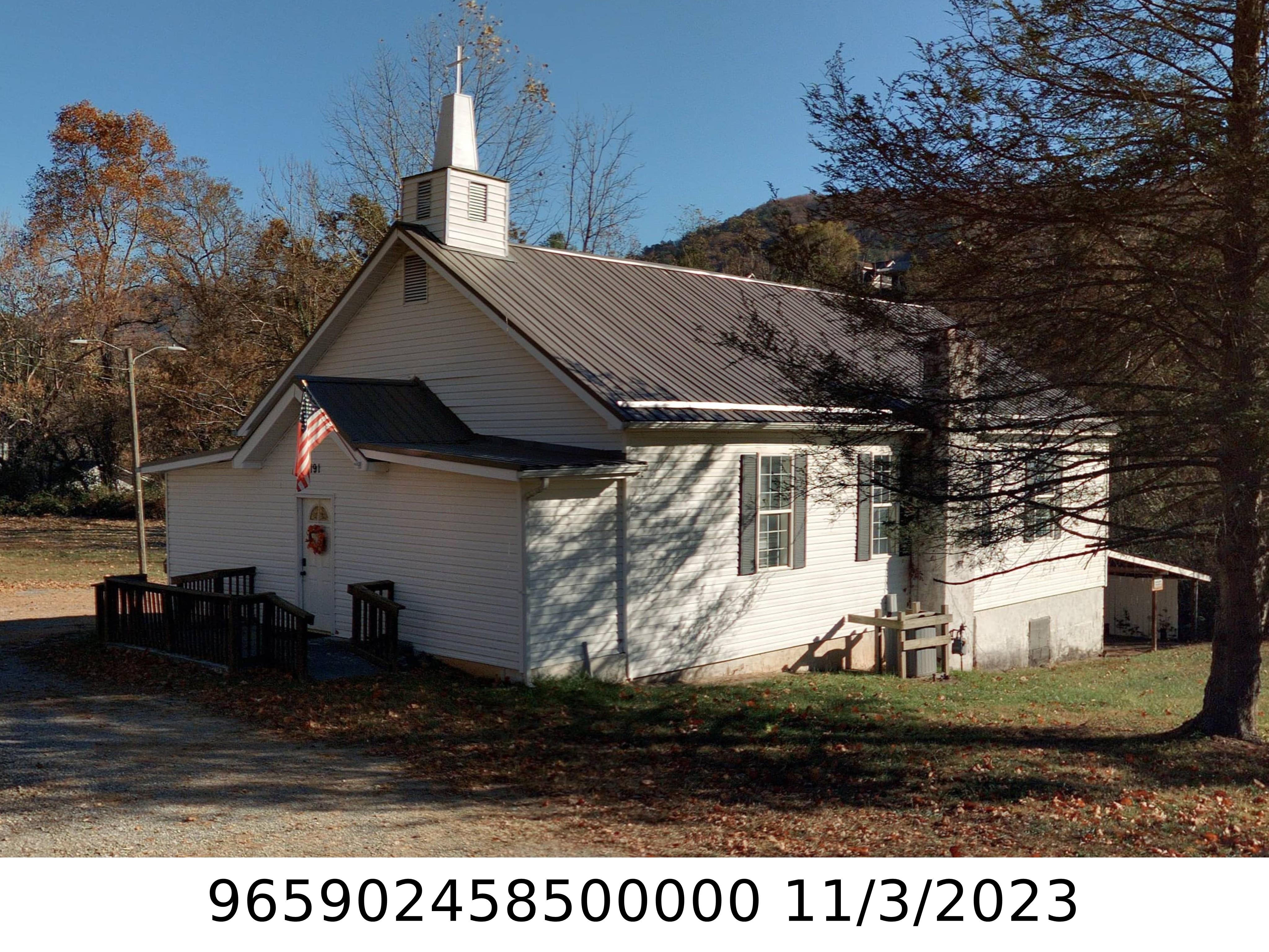 A picture of the property located at 221 CHUNNS COVE RD, ASHEVILLE NC 28805.