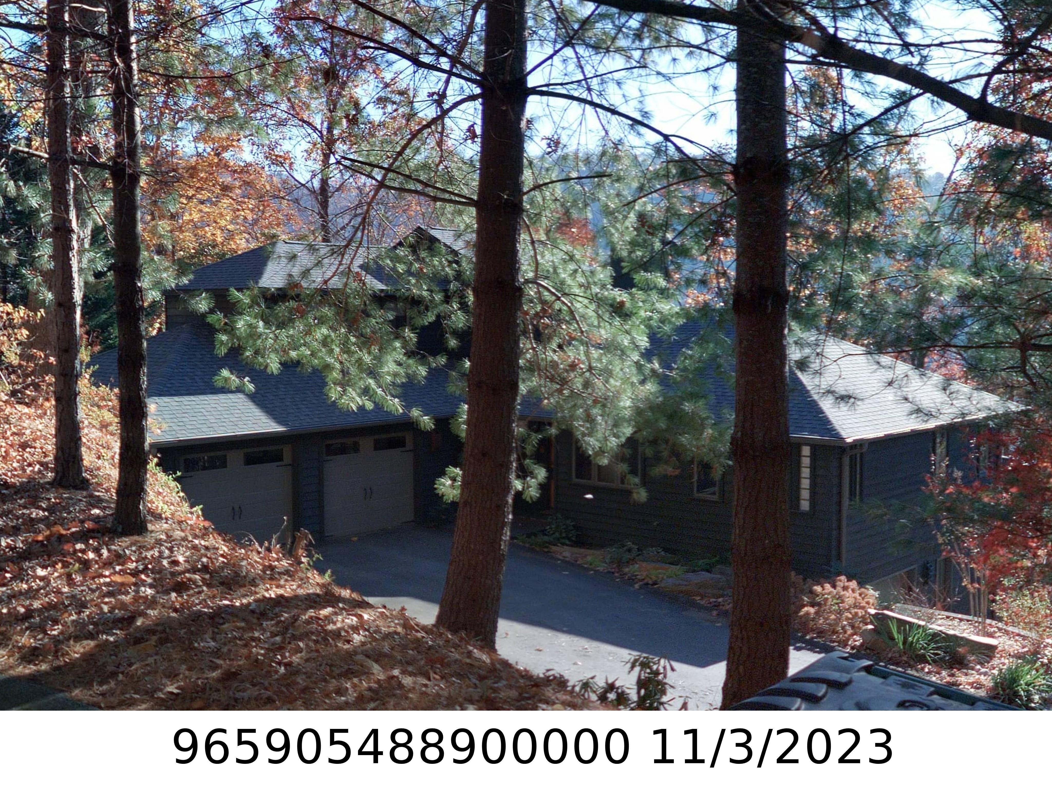 A picture of the property located at 7 MOUNTAIN CHATEAU LN, ASHEVILLE NC 28804.