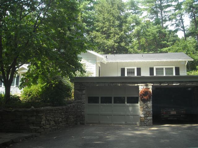 A picture of the property located at 335 CHUNNS COVE RD, ASHEVILLE NC 28805.