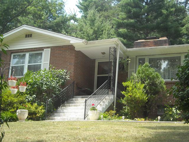 A picture of the property located at 384 CHUNNS COVE RD, ASHEVILLE NC 28805.