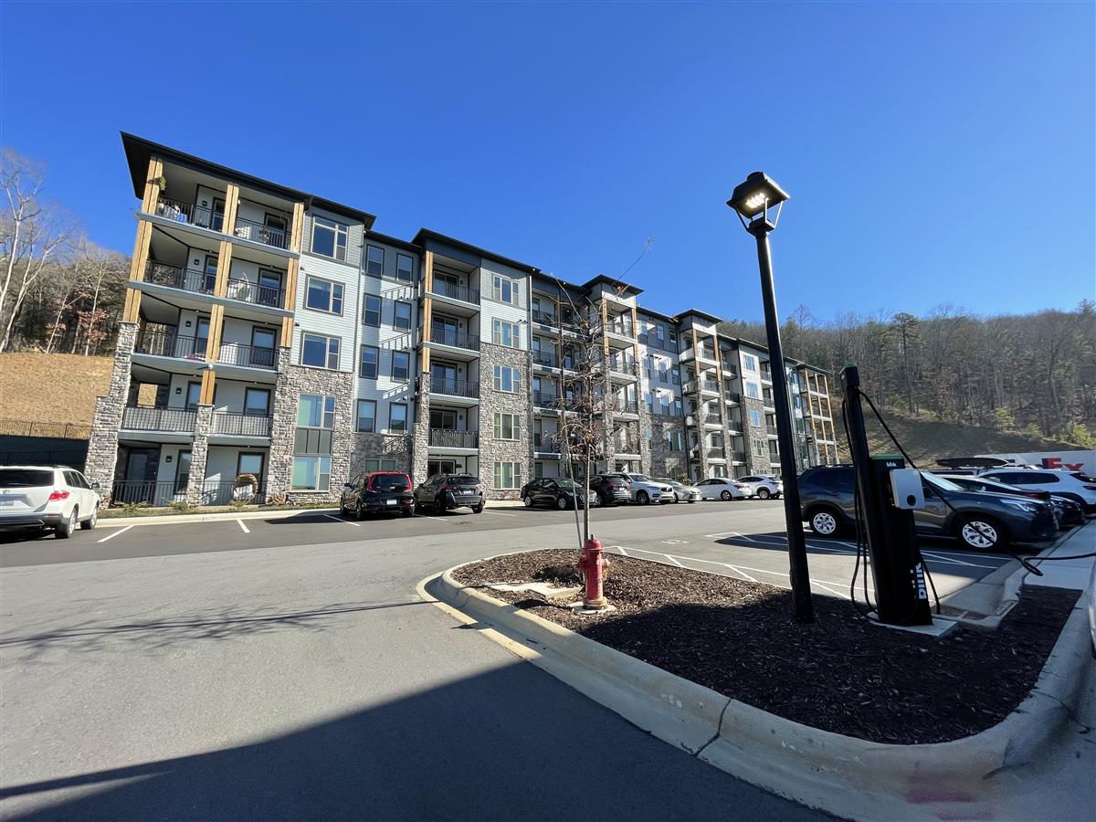 A picture of the property located at 1041 ENCLAVE PINEY LN # 114, ASHEVILLE NC 28805.
