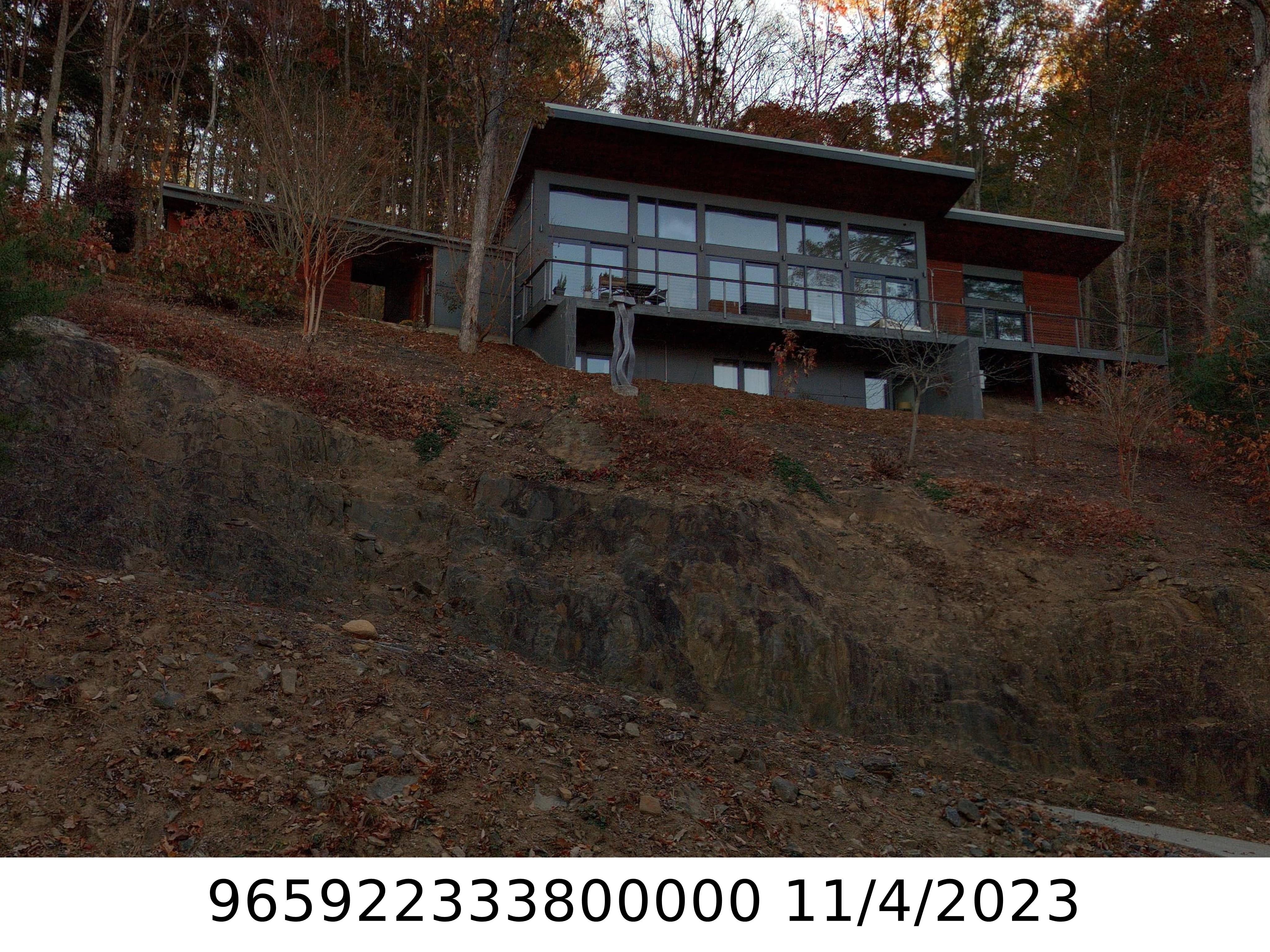 A picture of the property located at 6 STEGALL LN, ASHEVILLE NC 28805.