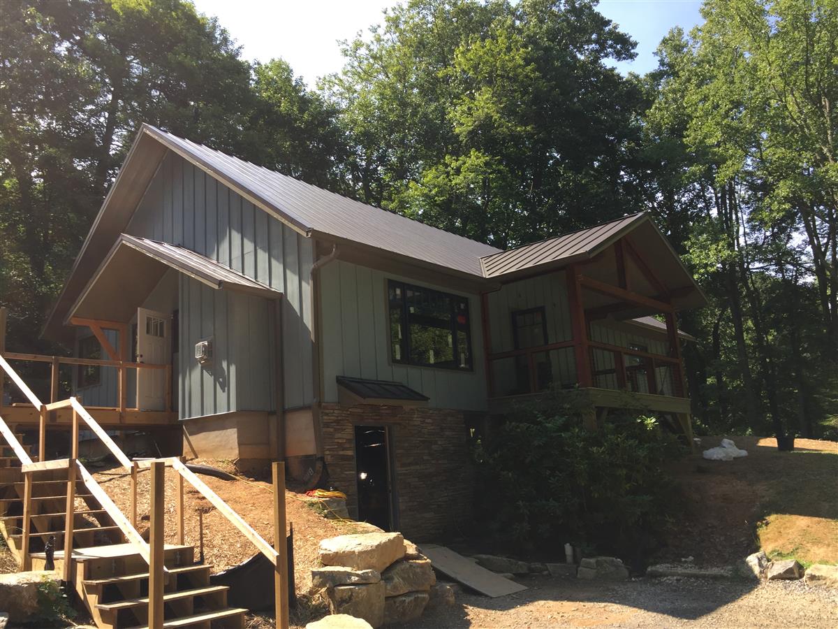 A picture of the property located at 465 CHUNNS COVE RD, ASHEVILLE NC 28805.