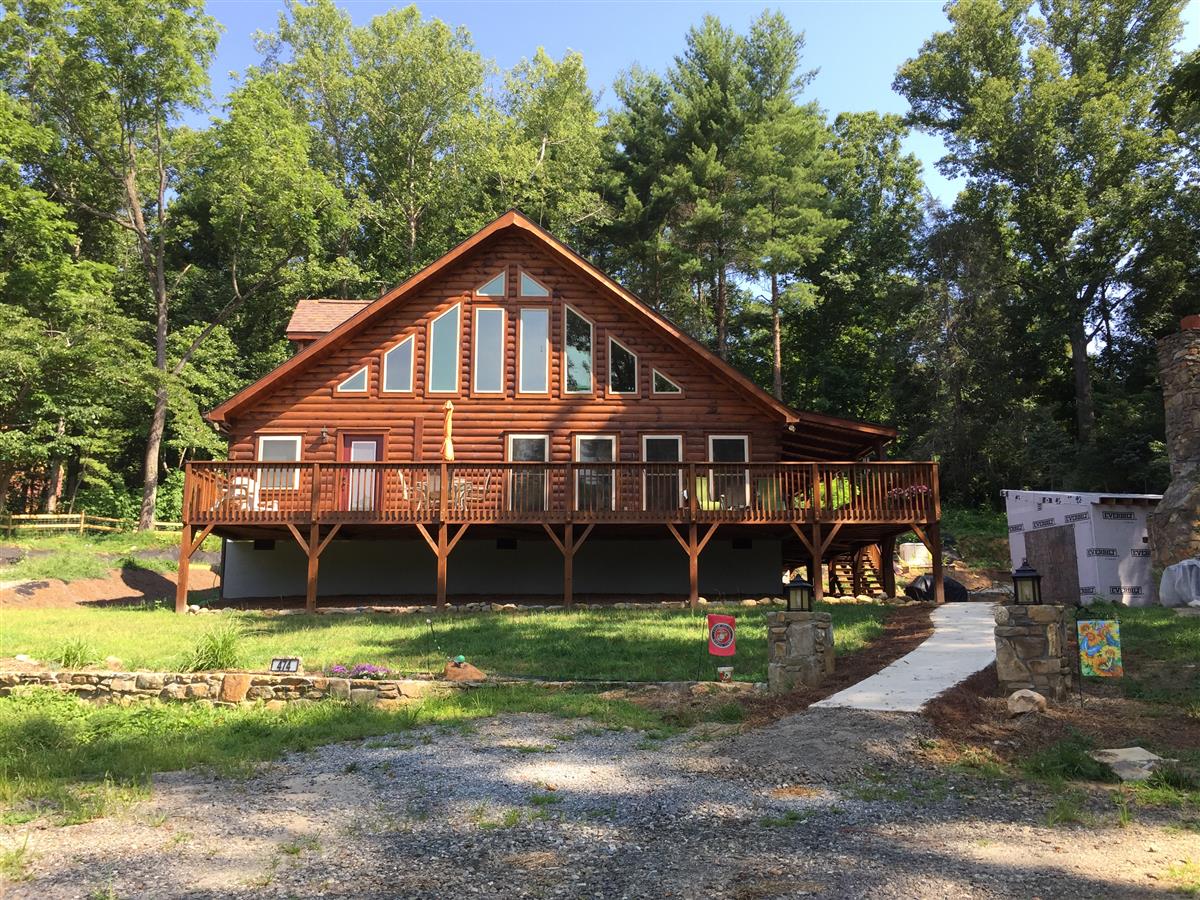 A picture of the property located at 15 CHUNNS POND LN, ASHEVILLE NC 28805.