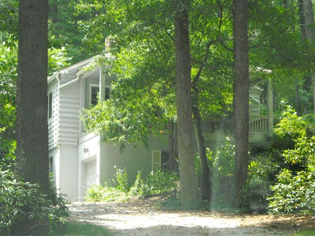 A picture of the property located at 554 CHUNNS COVE RD, ASHEVILLE NC 28805.