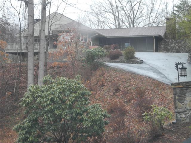 A picture of the property located at 8 COVEWOOD RD, ASHEVILLE NC 28805.