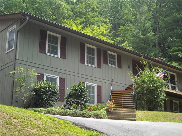 A picture of the property located at 605 CHUNNS COVE RD, ASHEVILLE NC 28805.