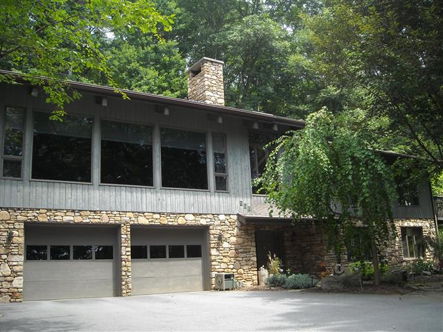 A picture of the property located at 658 CHUNNS COVE RD, ASHEVILLE NC 28805.