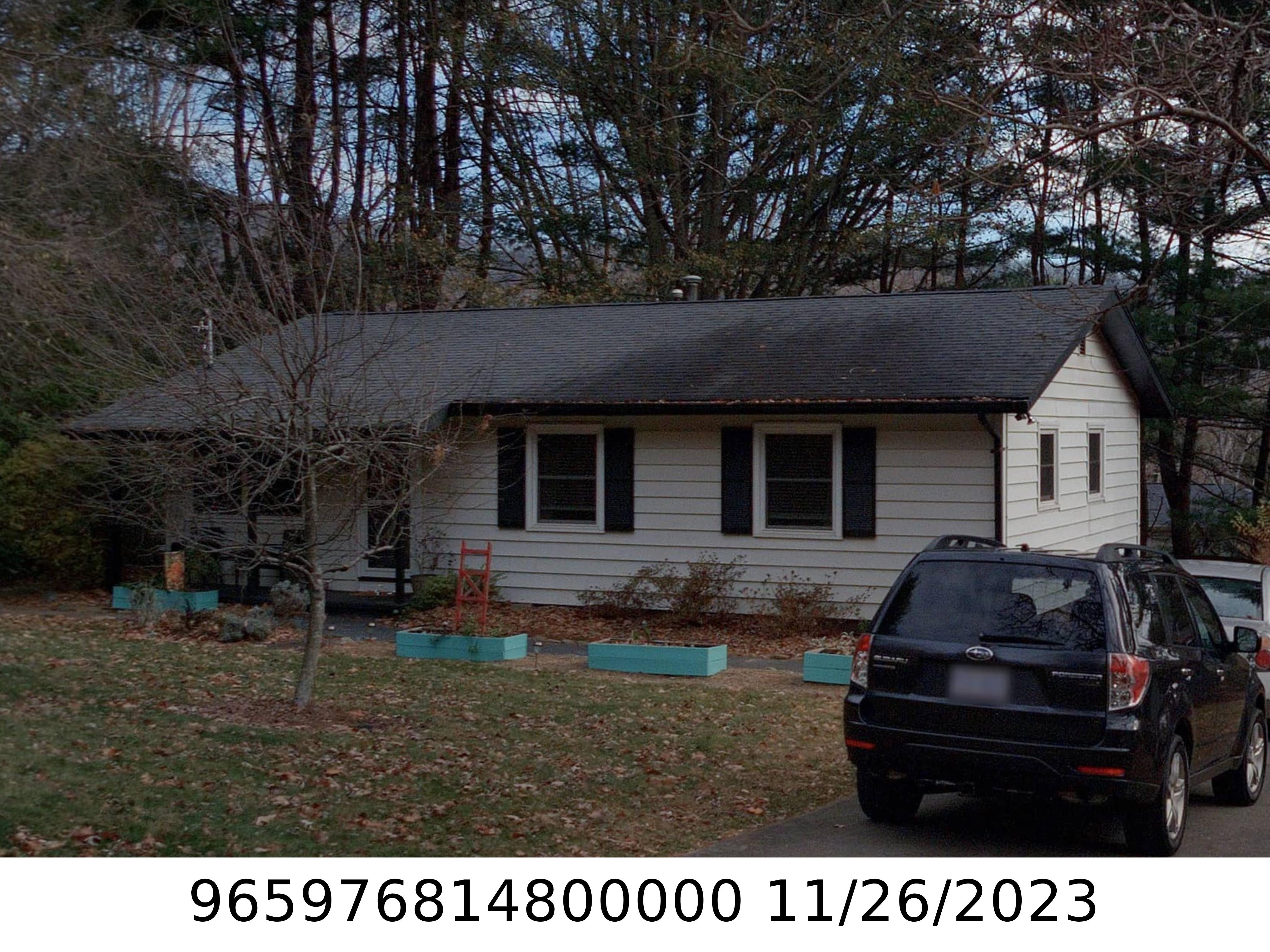 A picture of the property located at 10 HILLVIEW CIR, ASHEVILLE NC 28805.