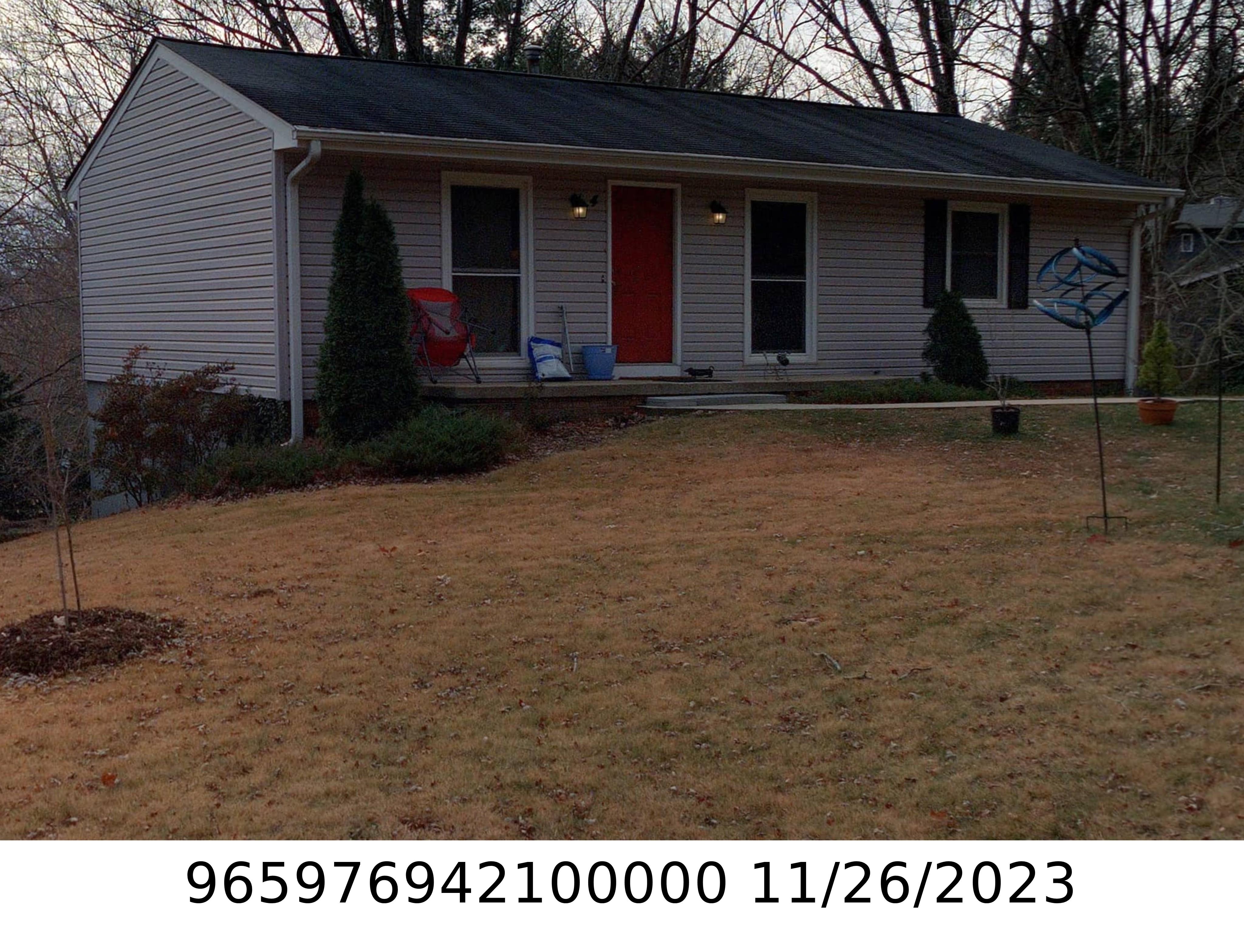 A picture of the property located at 4 HILLVIEW CIR, ASHEVILLE NC 28805.