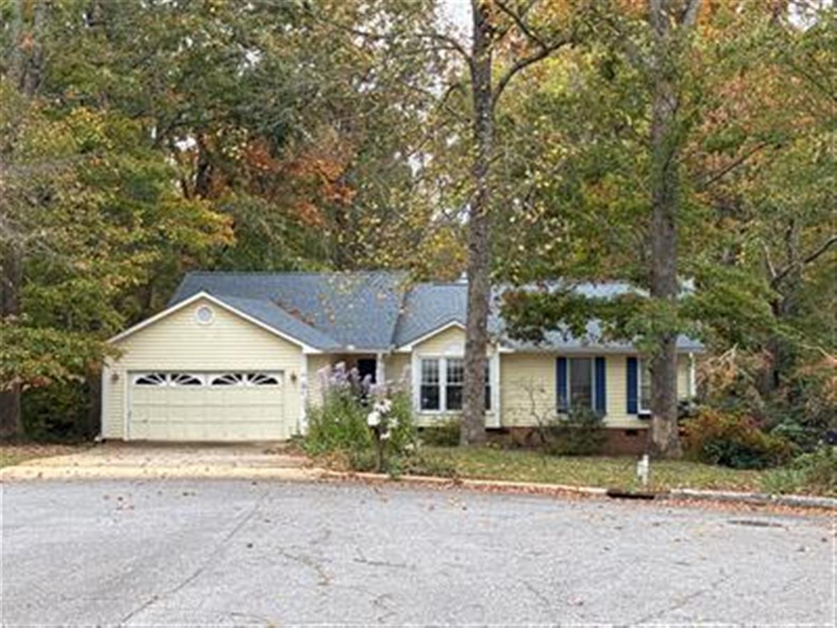 A picture of the property located at 28 S LESLIE LN, ASHEVILLE NC 28805.