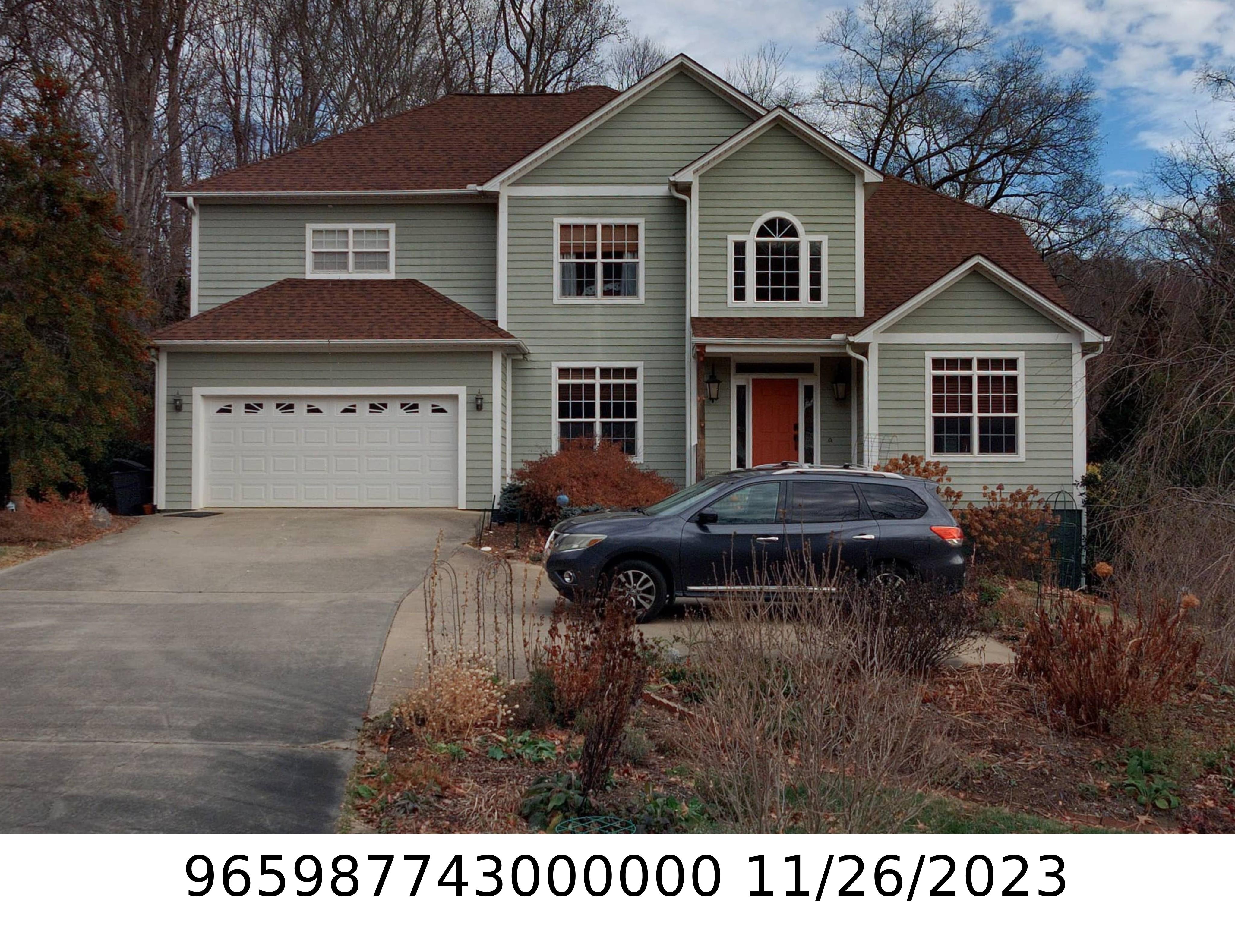 A picture of the property located at 15 HUNTINGTON CHASE DR, ASHEVILLE NC 28805.