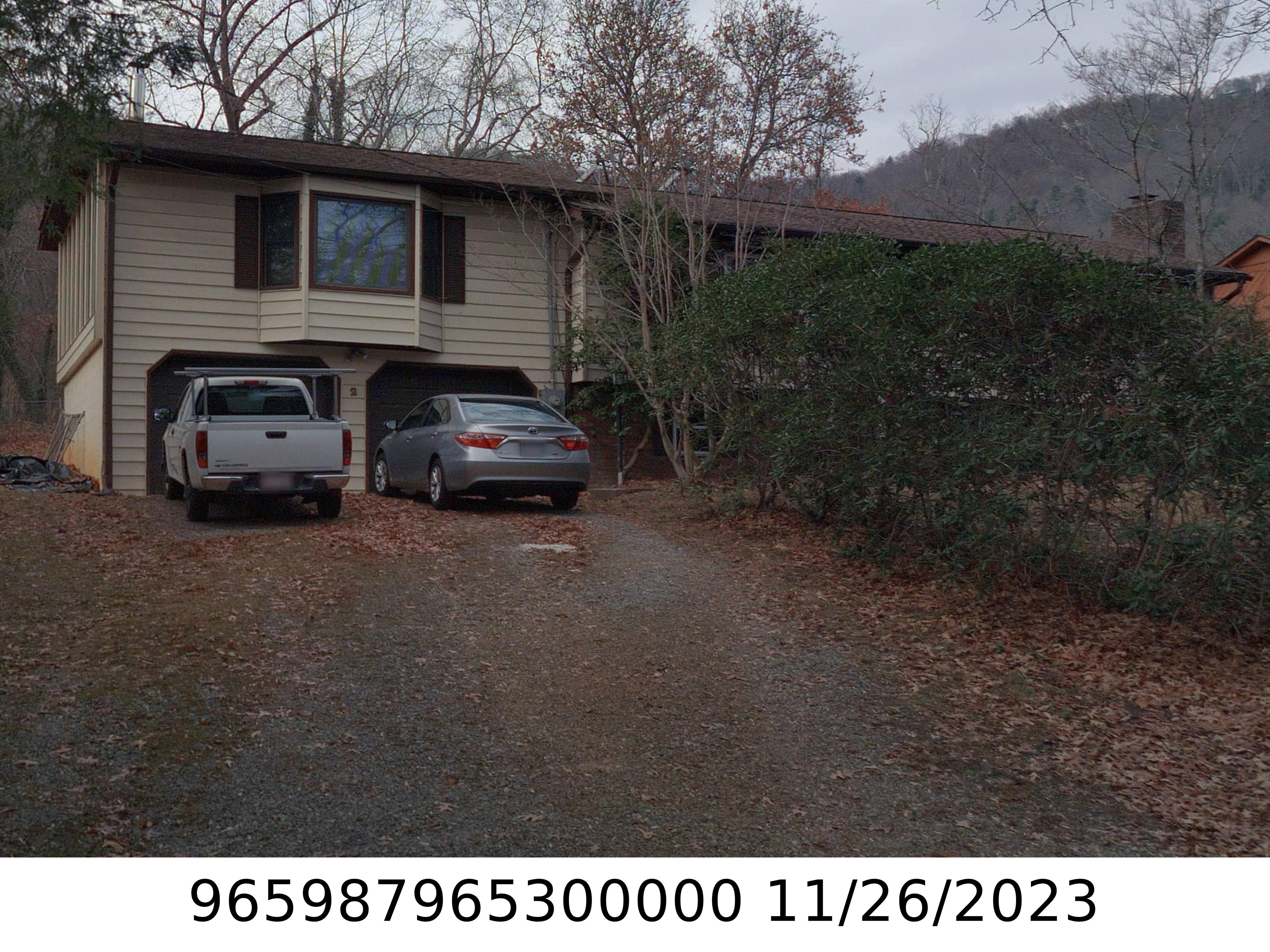 A picture of the property located at 2 HAW CREEK CIR, ASHEVILLE NC 28805.