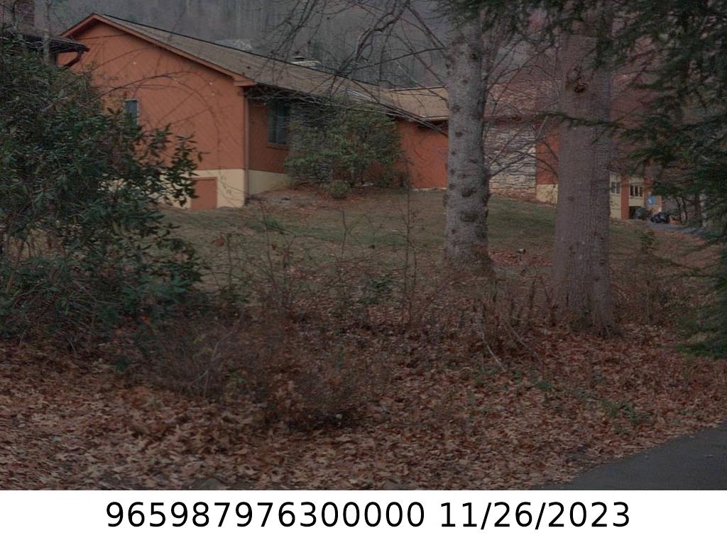 A picture of the property located at 6 HAW CREEK CIR, ASHEVILLE NC 28805.