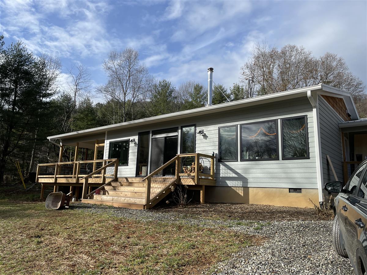 A picture of the property located at 141 WILD HAWK TRL, ASHEVILLE NC 28805.