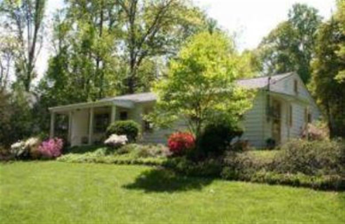 A picture of the property located at 34 HAW CREEK CIR, ASHEVILLE NC 28805.