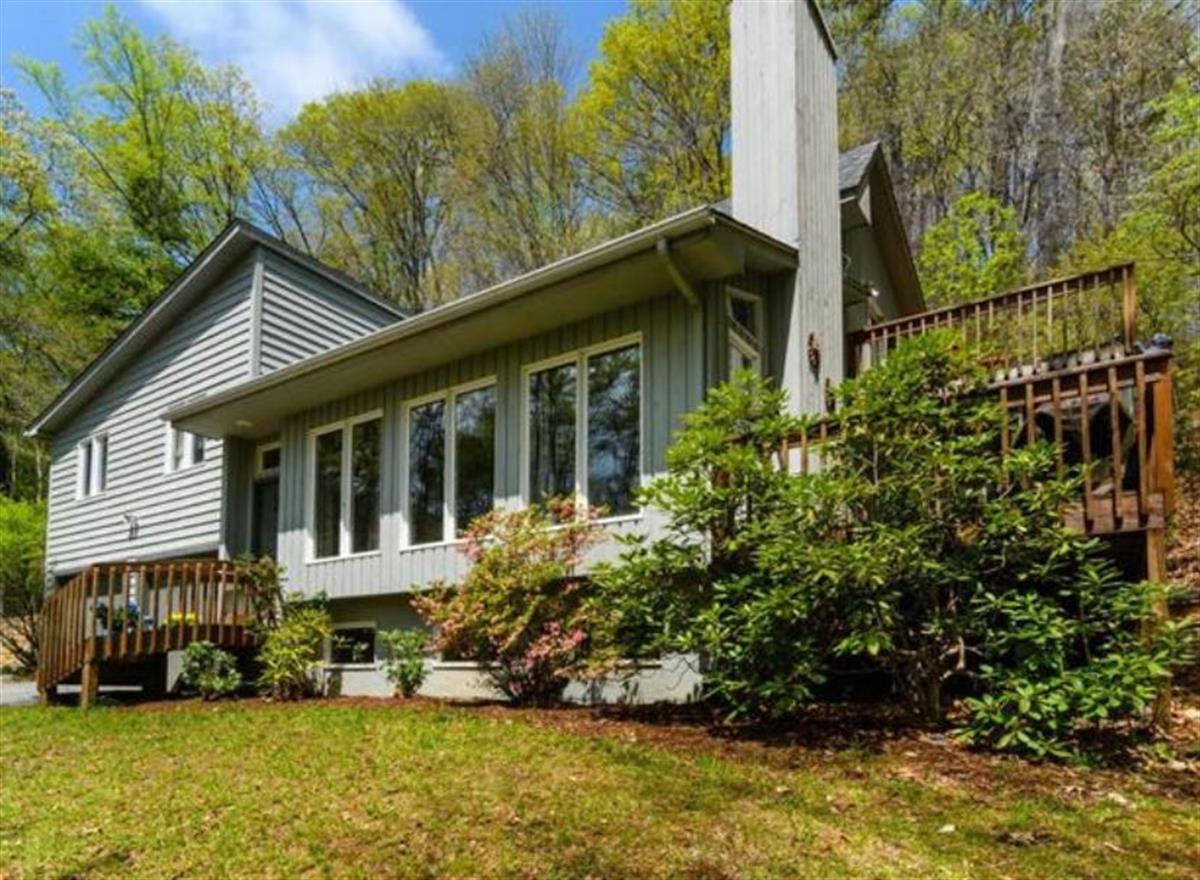 A picture of the property located at 27 MANN RD, ASHEVILLE NC 28805.