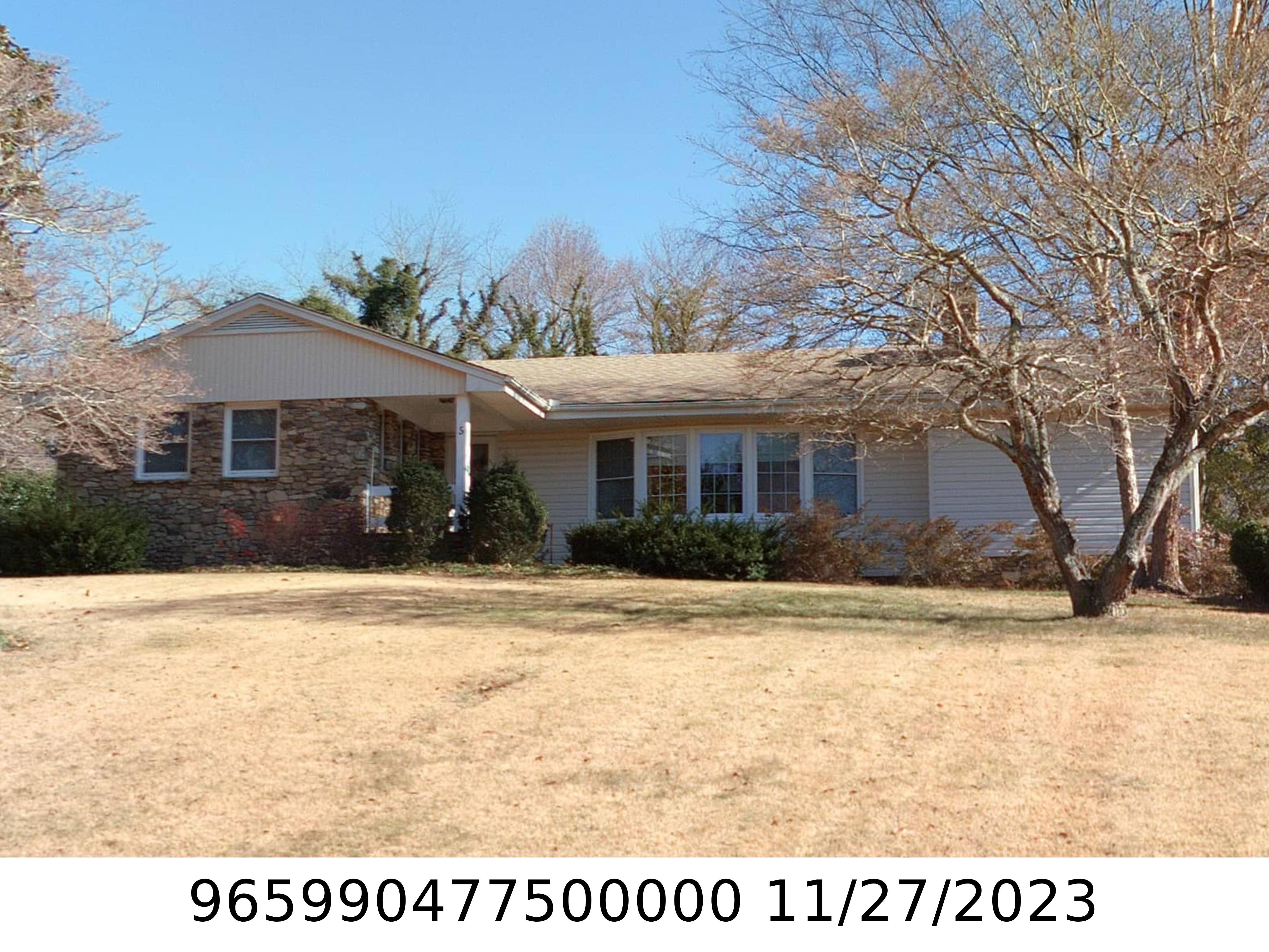 A picture of the property located at 5 PERSIMMON LN, ASHEVILLE NC 28805.