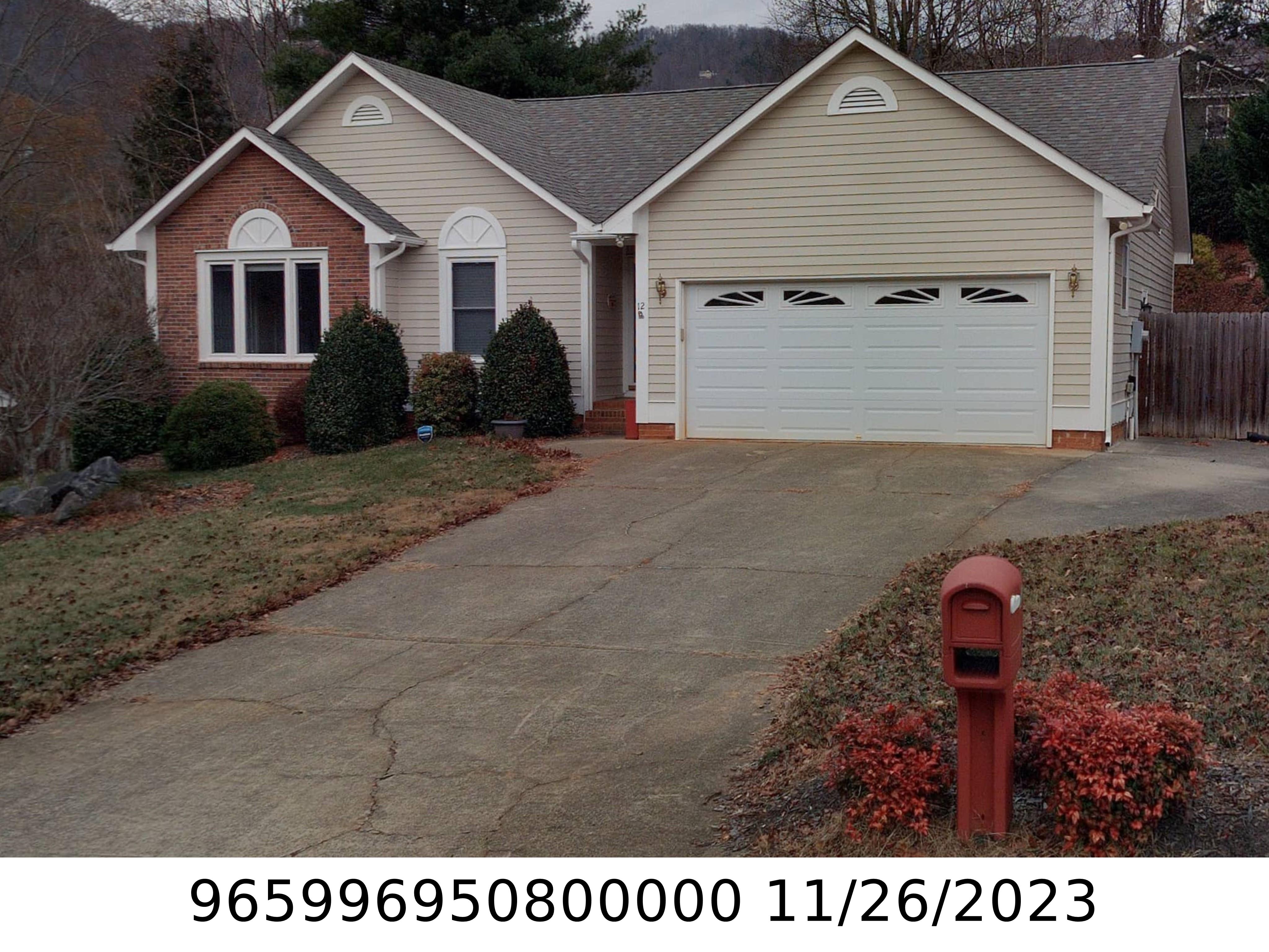 A picture of the property located at 12 TRAPPERS RUN DR, ASHEVILLE NC 28805.