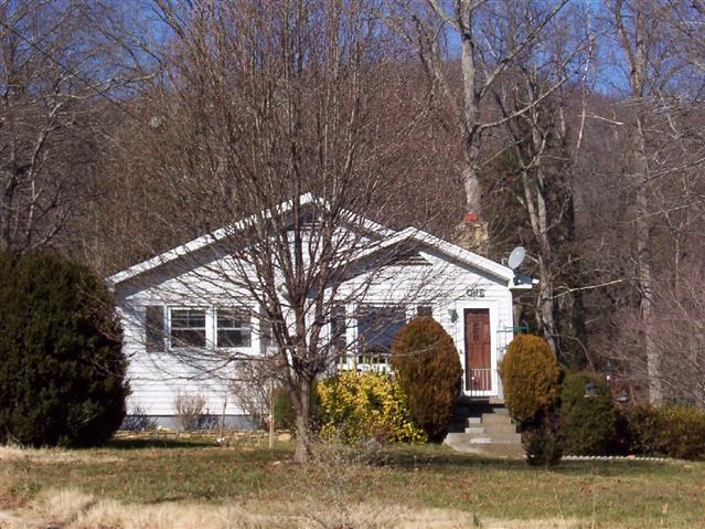 A picture of the property located at 1 HAW CREEK CIR, ASHEVILLE NC 28805.