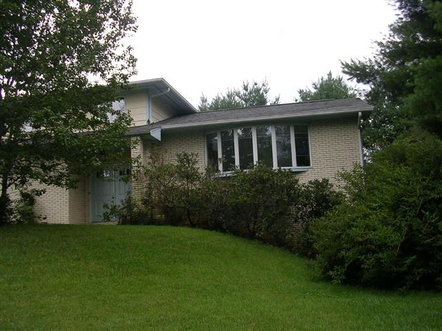 A picture of the property located at 1 DANIEL DR, FLETCHER NC 28732.