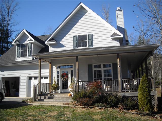 A picture of the property located at 120 SUNWEST DR, ARDEN NC 28704.
