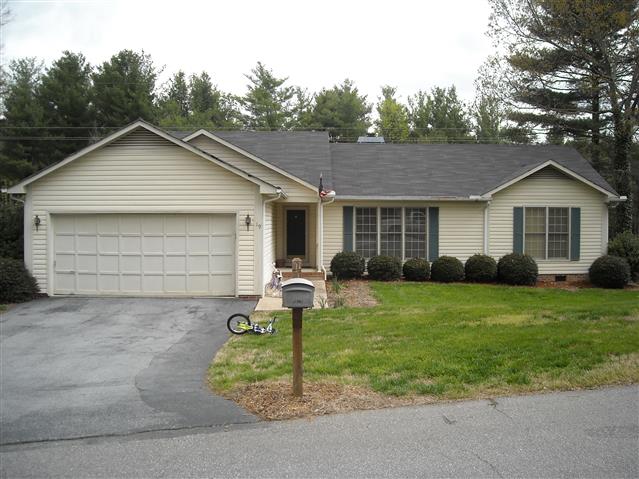 A picture of the property located at 19 STRATHMORE DR, ARDEN NC 28704.